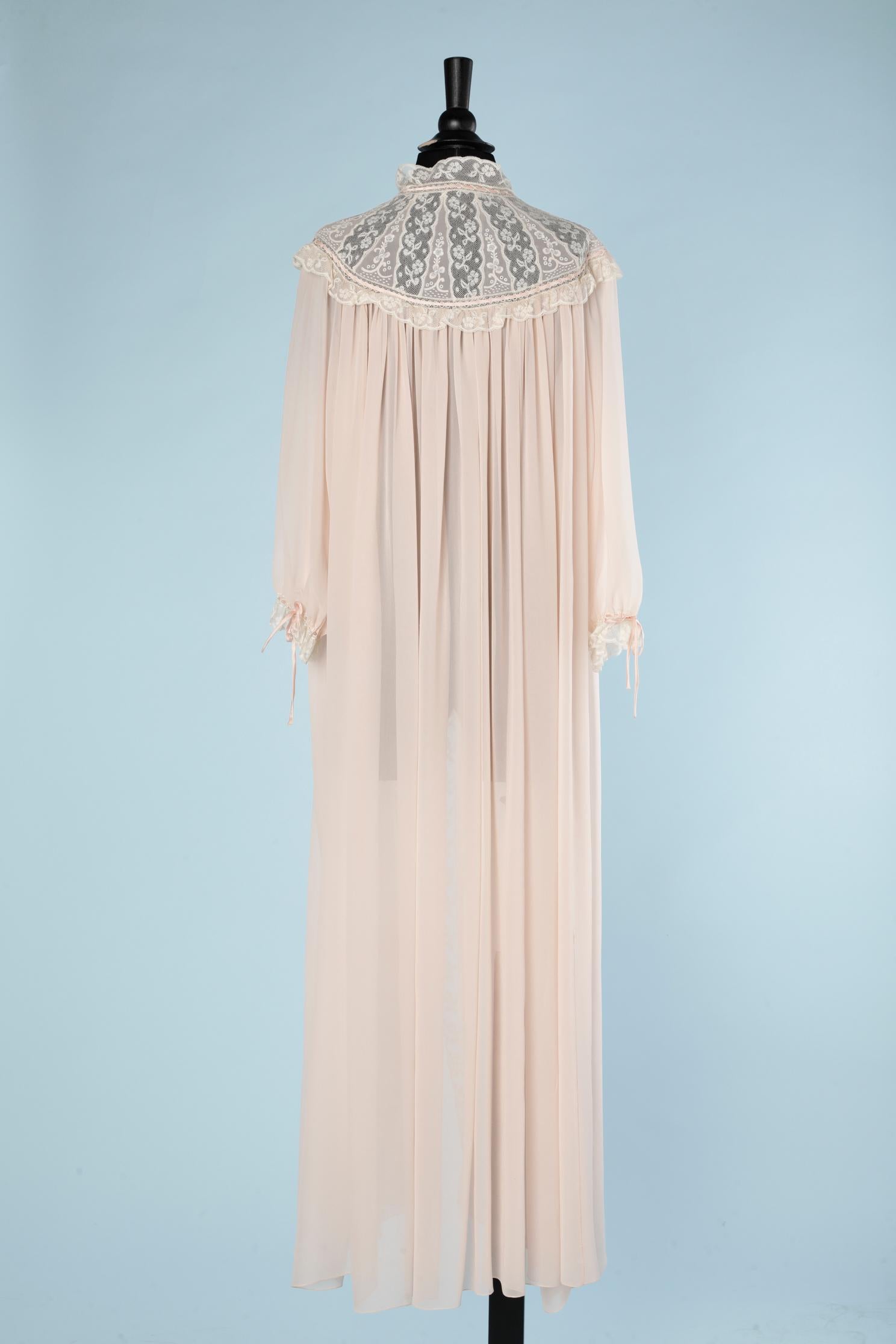 Women's Pale pink crêpe veil with lace and silk ribbons Circa 1930