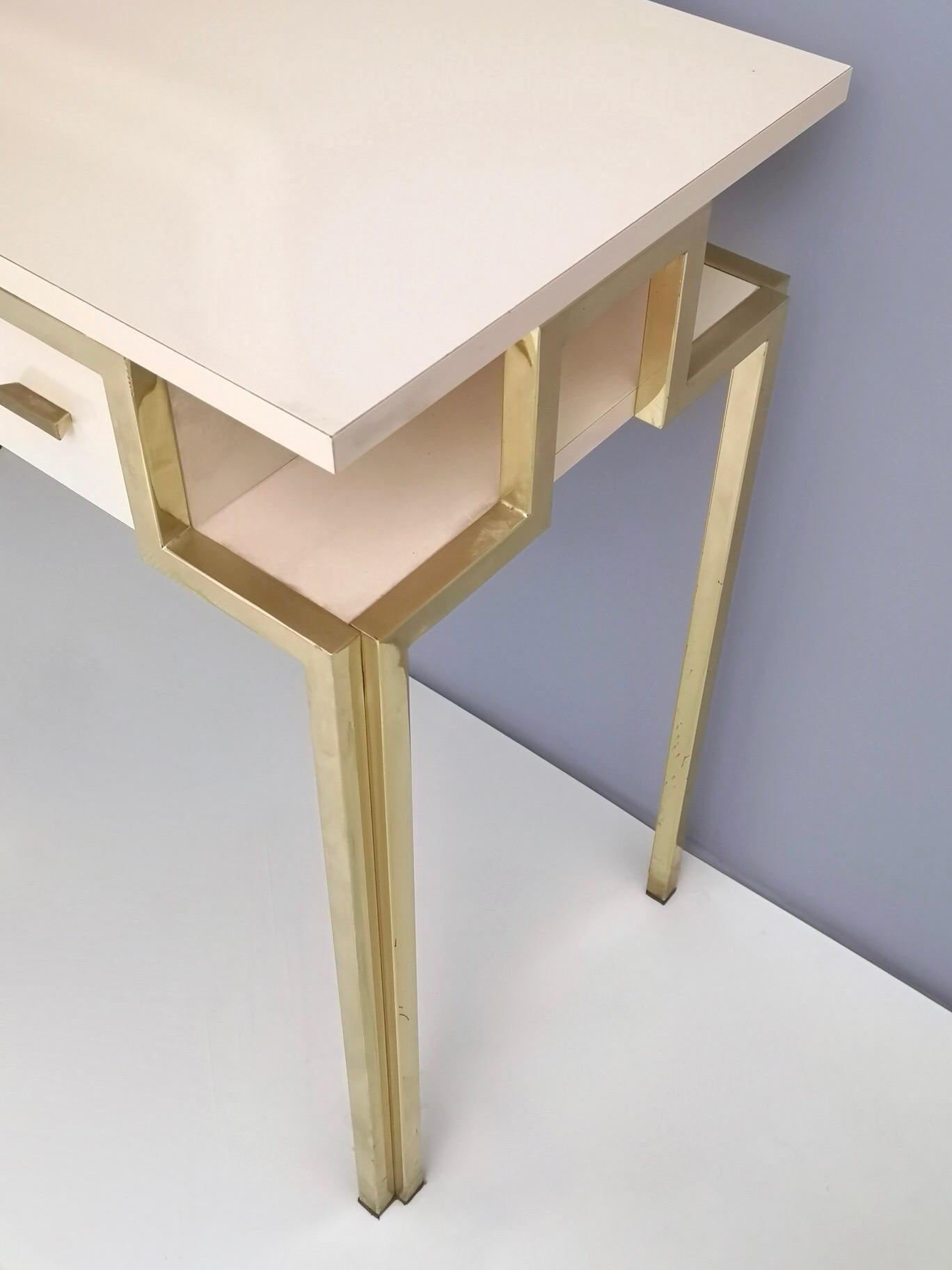 Postmodern Pale Pink Formica and Brass Console Table with Wall Mirror, Italy For Sale 5