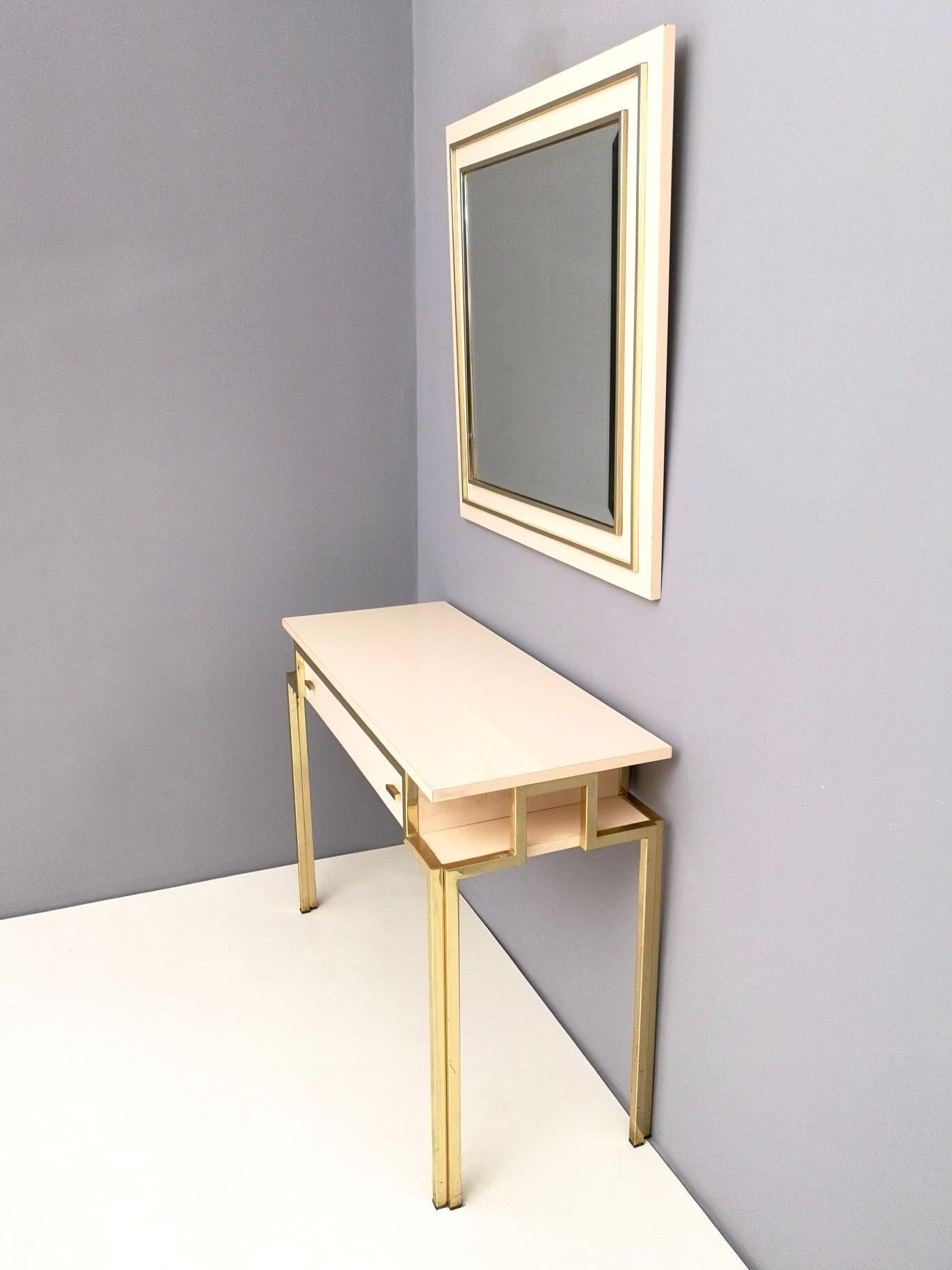 European Postmodern Pale Pink Formica and Brass Console Table with Wall Mirror, Italy For Sale