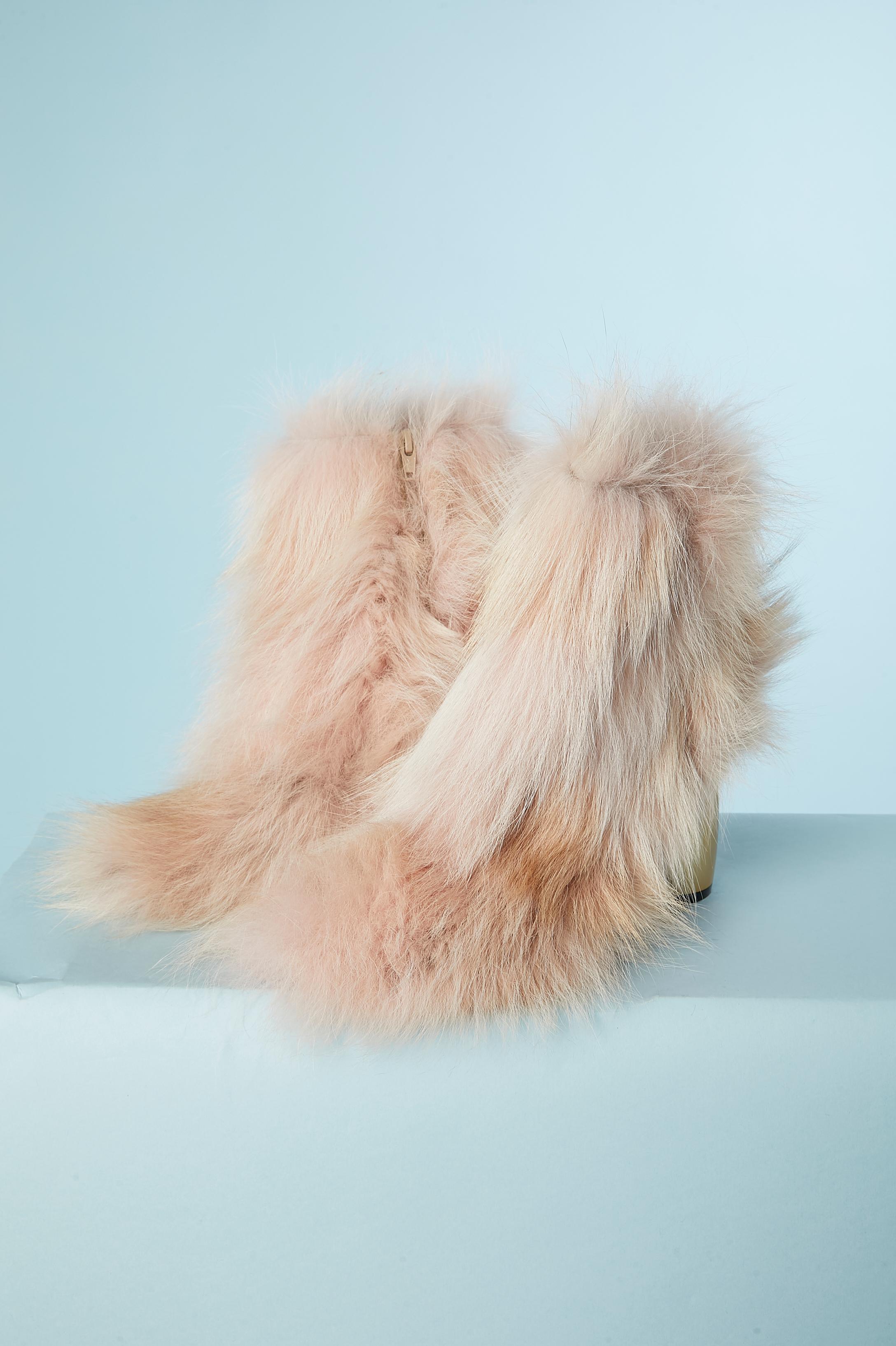 Pale pink furs low-boots with mat gold heel. Zip inside the low-boots. Beige leather lining. 
Heel's height = 9 cm
 Shoe size: 39 (It) 