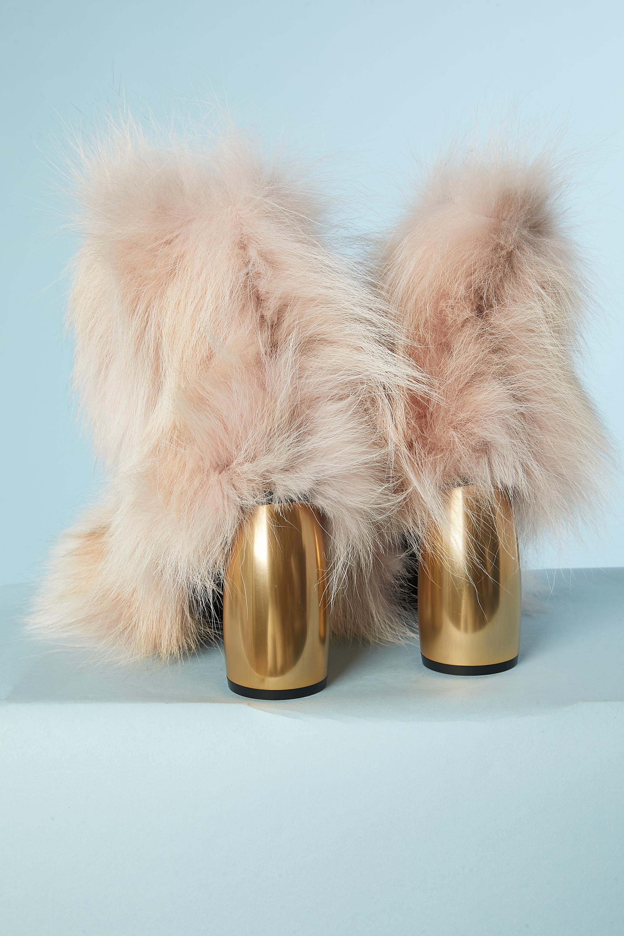 Beige Pale pink furs low-boots with mat gold heel Strategia NEW  For Sale