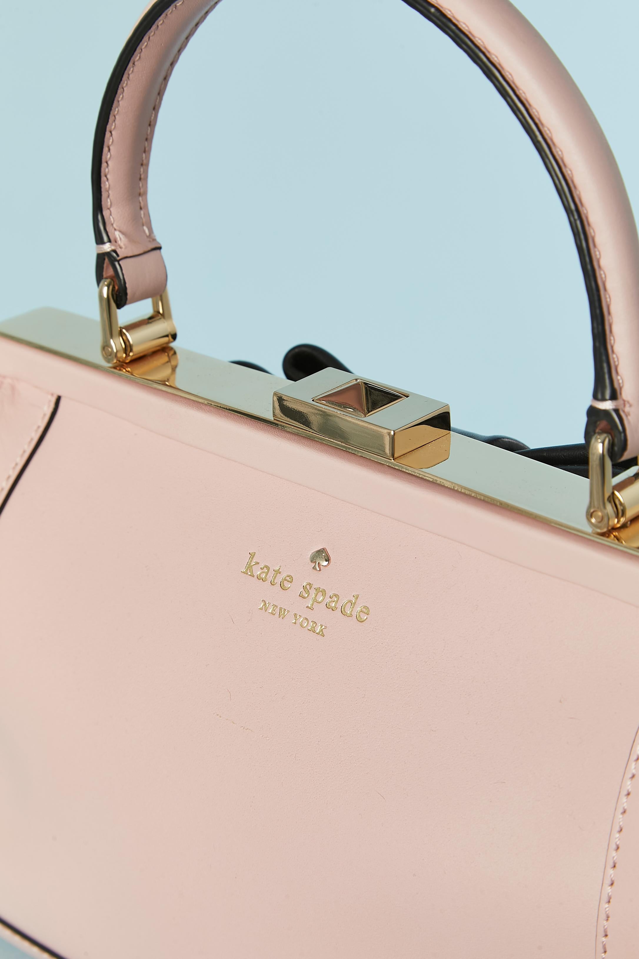 Pale pink leather top handle bag with black leather bow Kate Spade In Excellent Condition For Sale In Saint-Ouen-Sur-Seine, FR