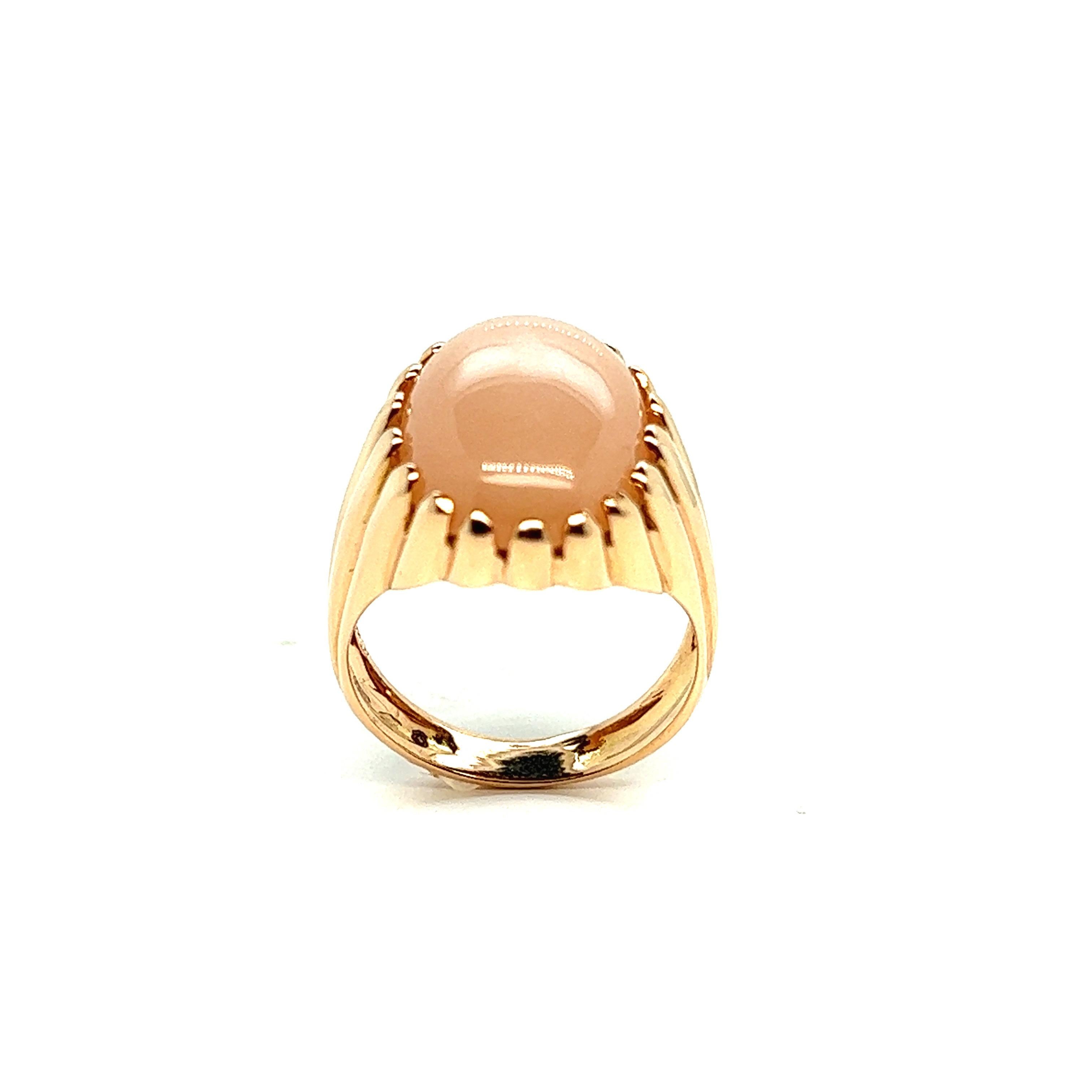 Women's Signet Ring Pink Peach Moostone Cabochon Rose Gold 18 Karat For Sale