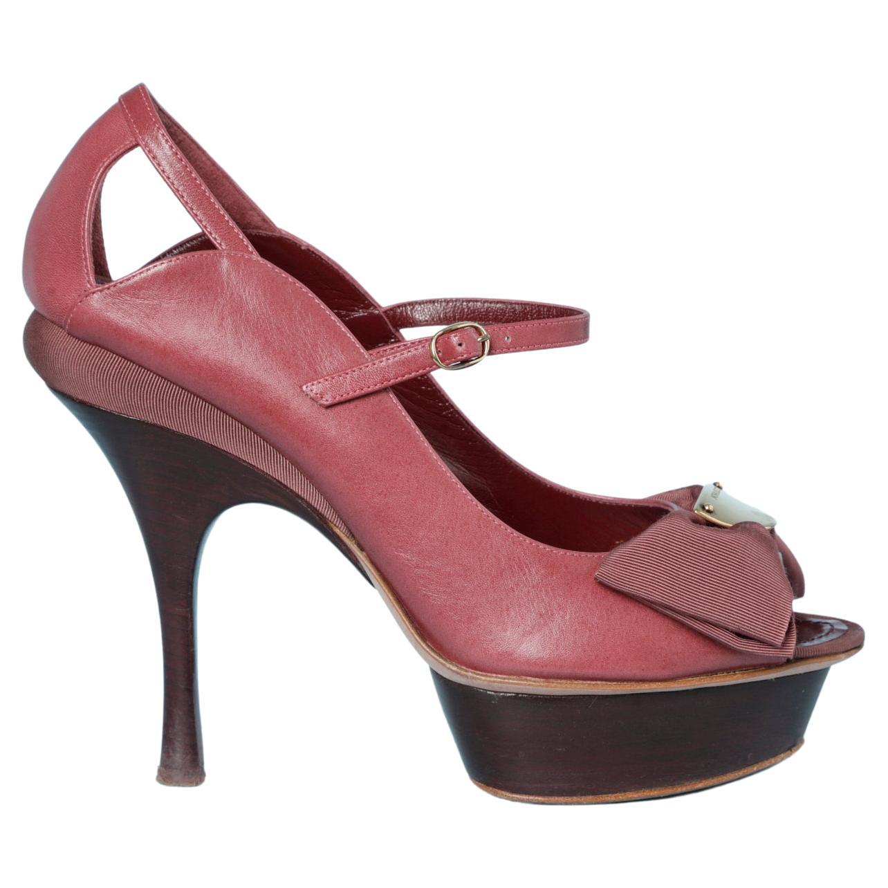 Pale pink sandal with a " gros-grain" bow and metal Nina Ricci For Sale