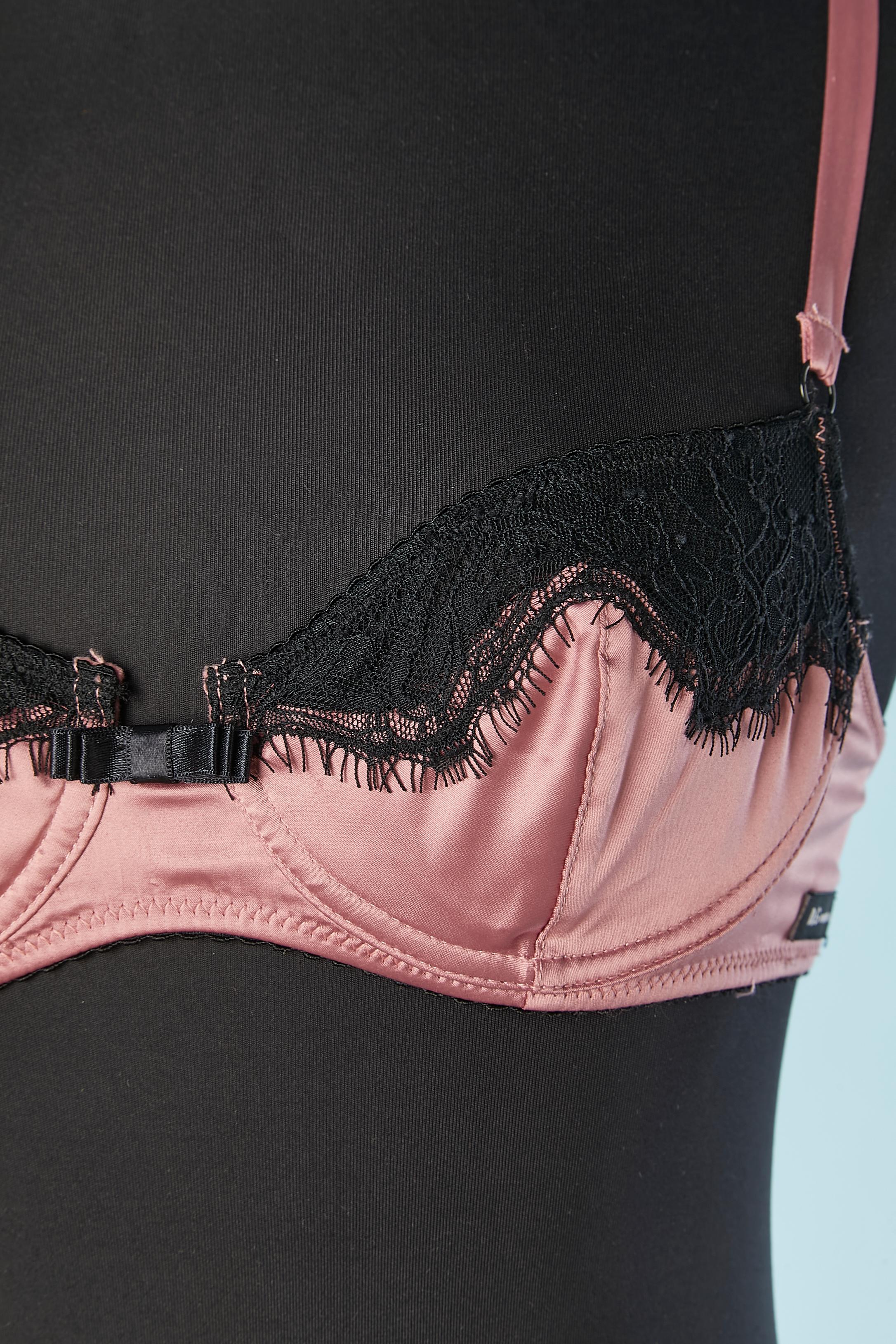 Pale pink satin bra with black lace embellishment. Underwired bra. Adjustable shoulder straps and adjustable under bust size with 3 differents lenght of hook&eye on the middle back. The fabric composition tag has been cut. 
SIZE 85 B ( cup size) 