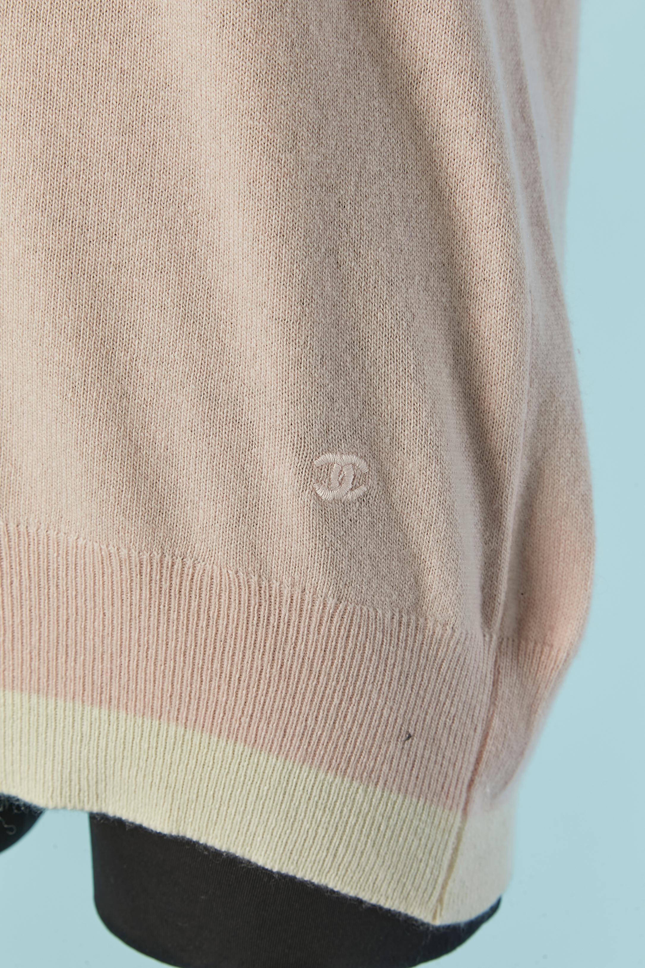 Beige Pale pink short sleeve cashmere sweater with off-white edge CHANEL For Sale