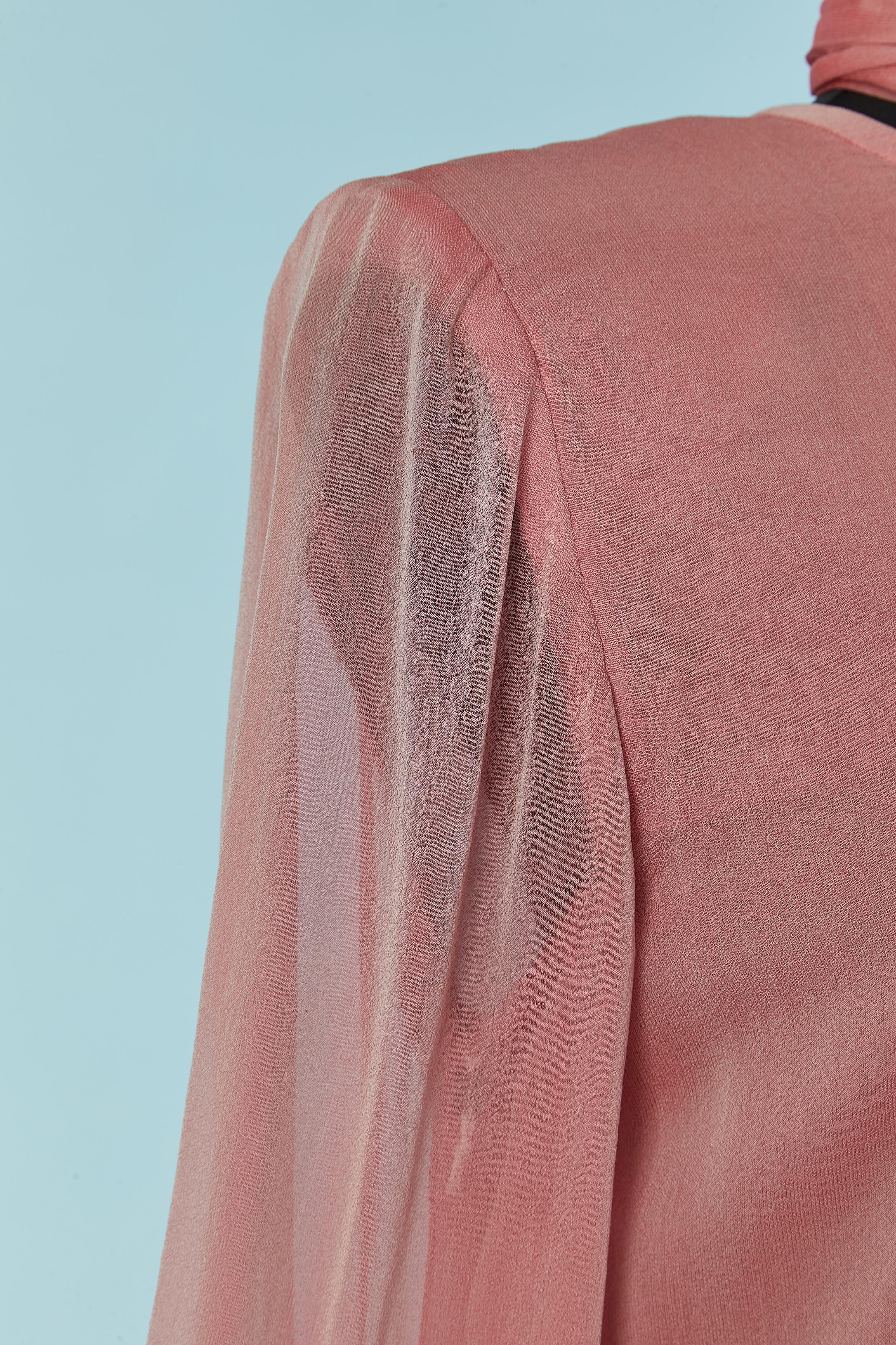 Manga de gasa de seda rosa pálido con trabajo de corte y pañuelo plisado de rayos de sol ANDRÉ LAUG en Excelente estado para la venta en Saint-Ouen-Sur-Seine, FR