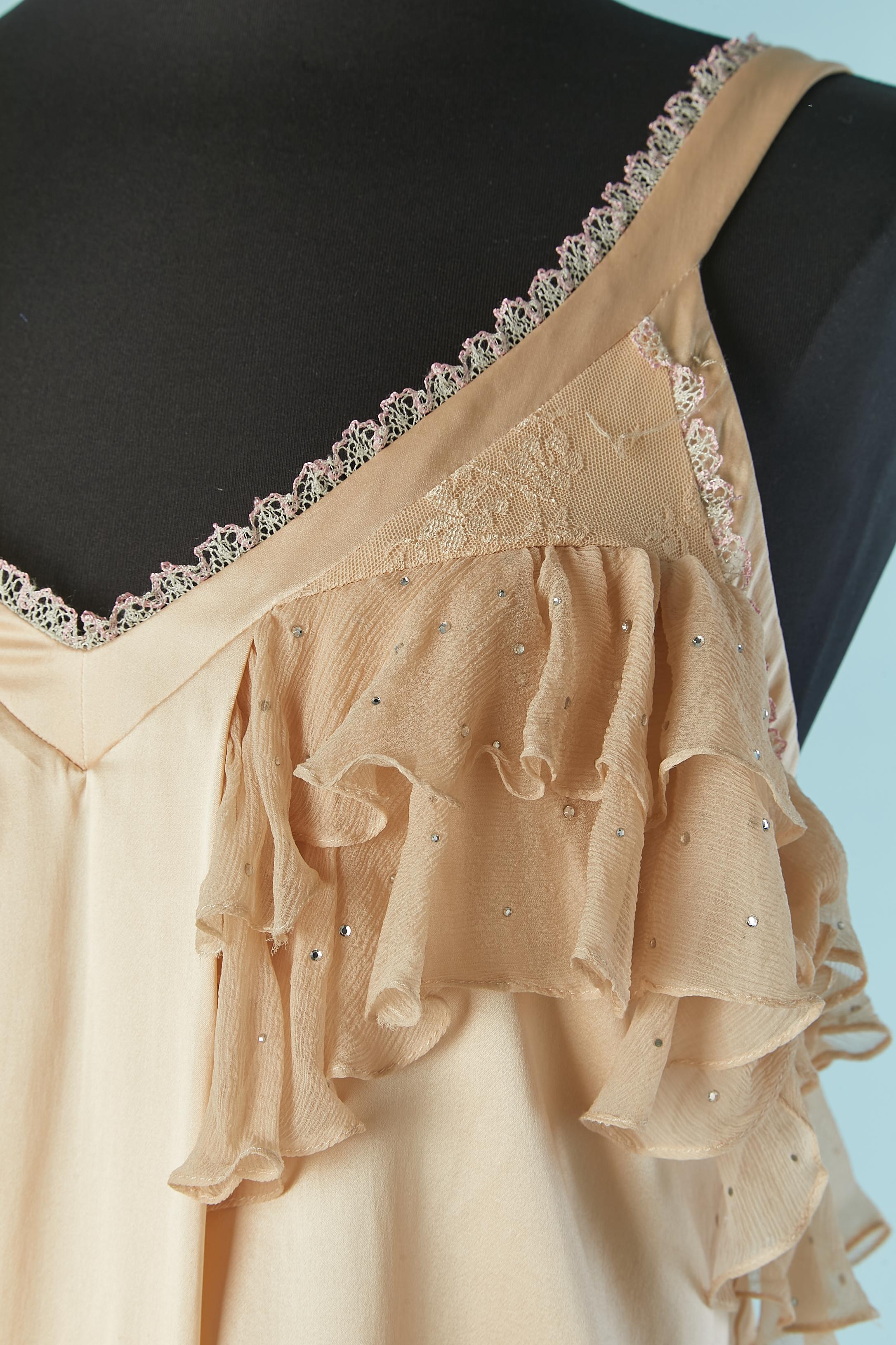 Pale pink silk cocktail dress with lace details and silk chiffon ruffles with rhinestone. 
Details composition ( lace) 67% rayon, 33% nylon. 
Invisible zip on the left side. 
SIZE 40 ( It) 36 (Fr) M 
