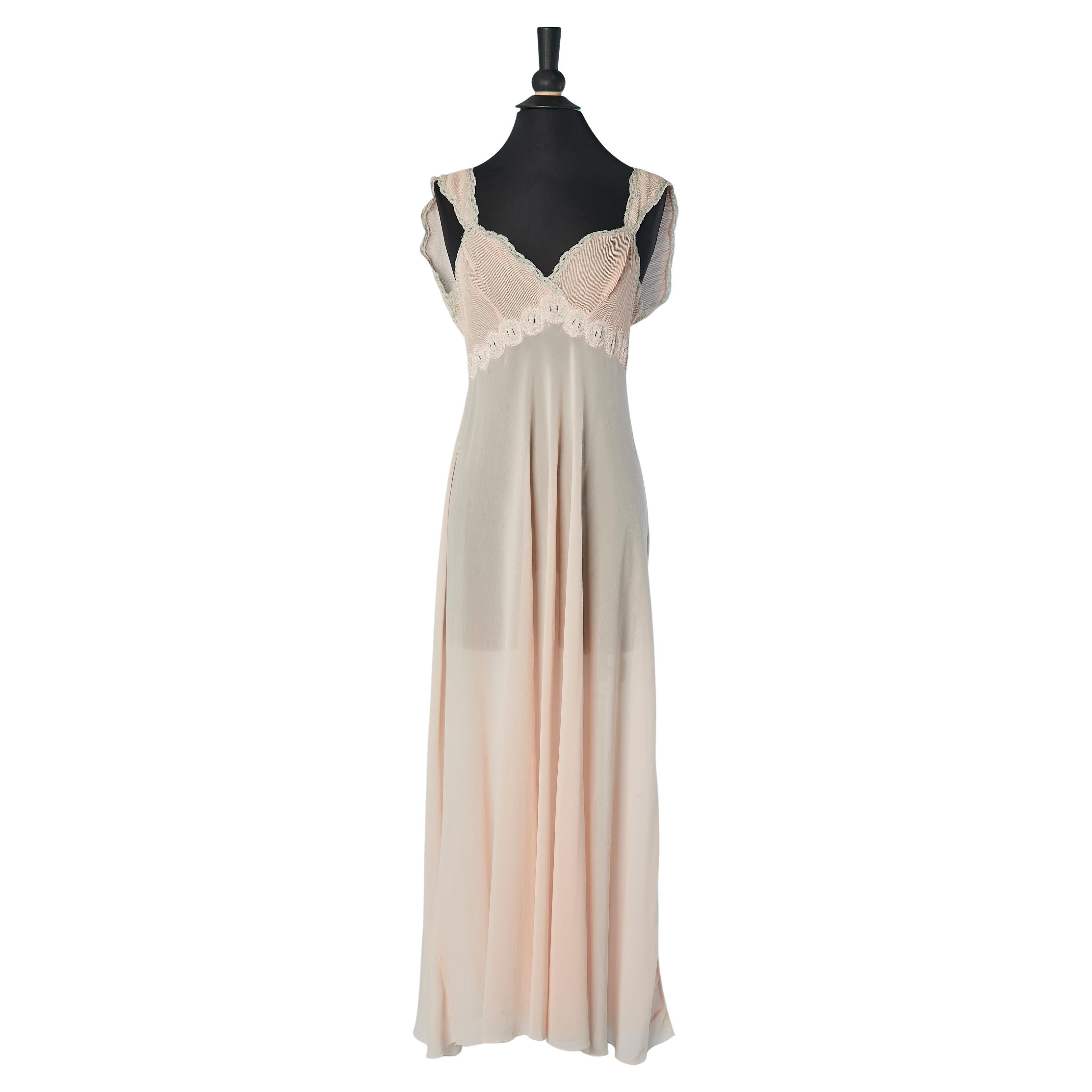 Pale pink silk night gown with embroideries and lace Circa 1930
s