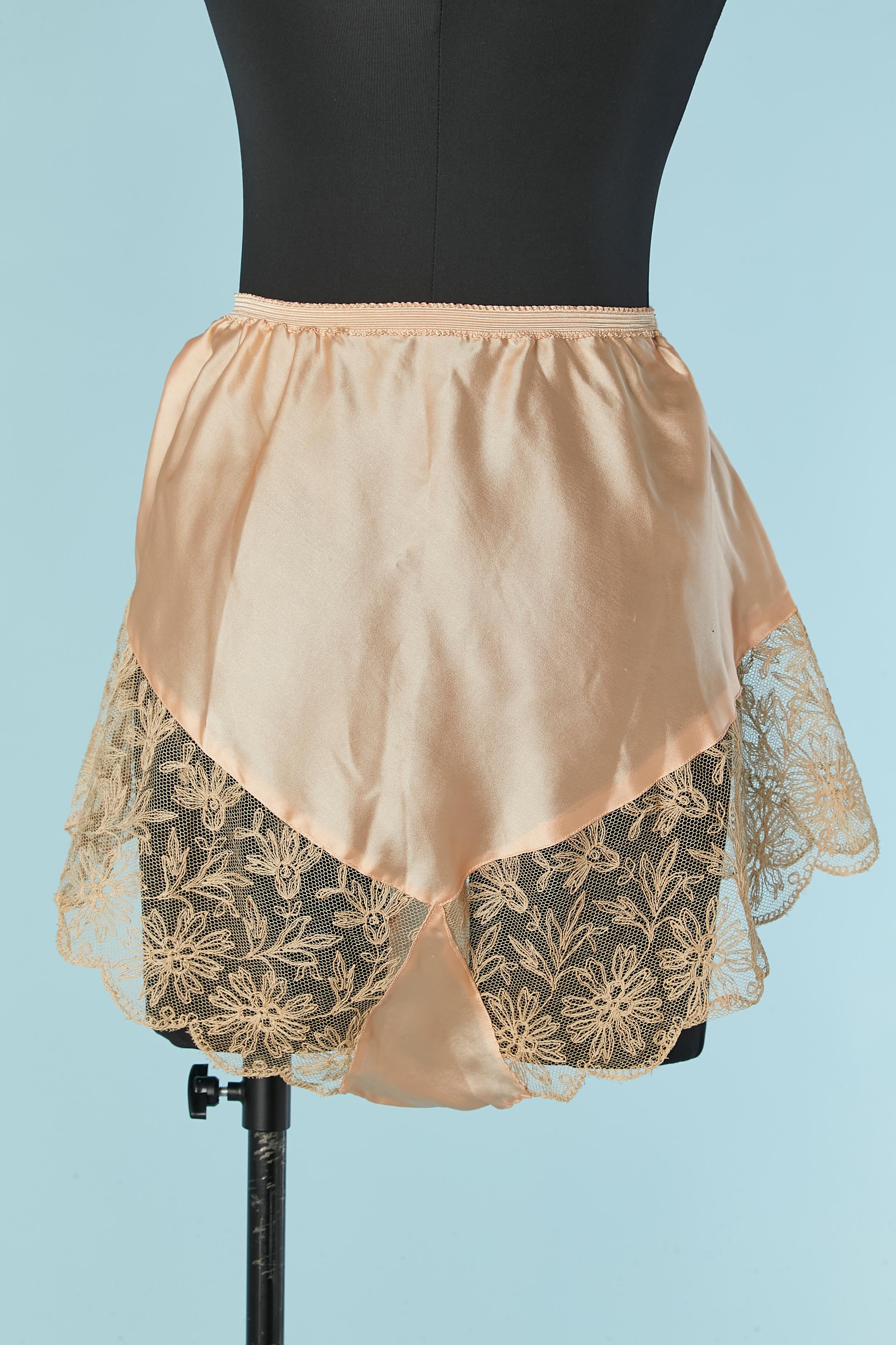 Women's Pale pink silk panty with lace edge Circa 1940's For Sale