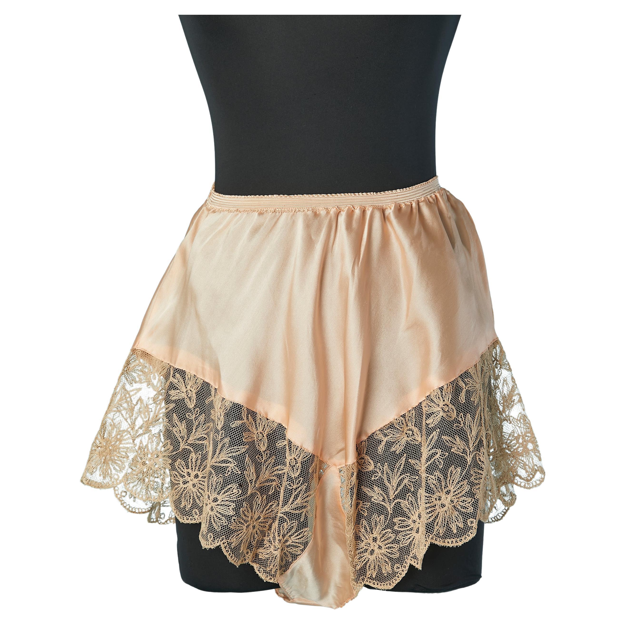 Pale pink silk panty with lace edge Circa 1940's For Sale