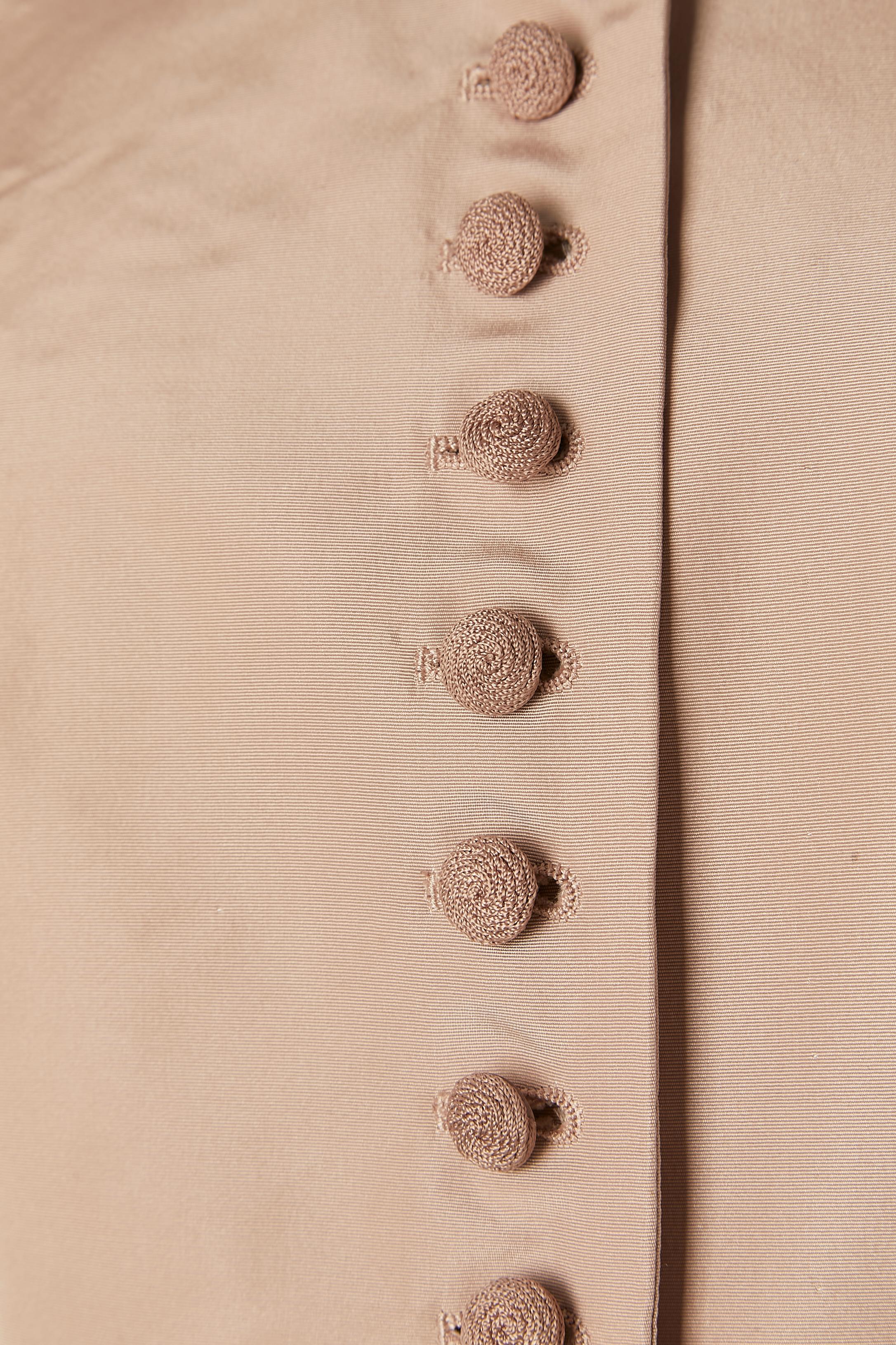Pale pink silk skirt suit with thread button embellishment Alexander McQueen  In Good Condition For Sale In Saint-Ouen-Sur-Seine, FR