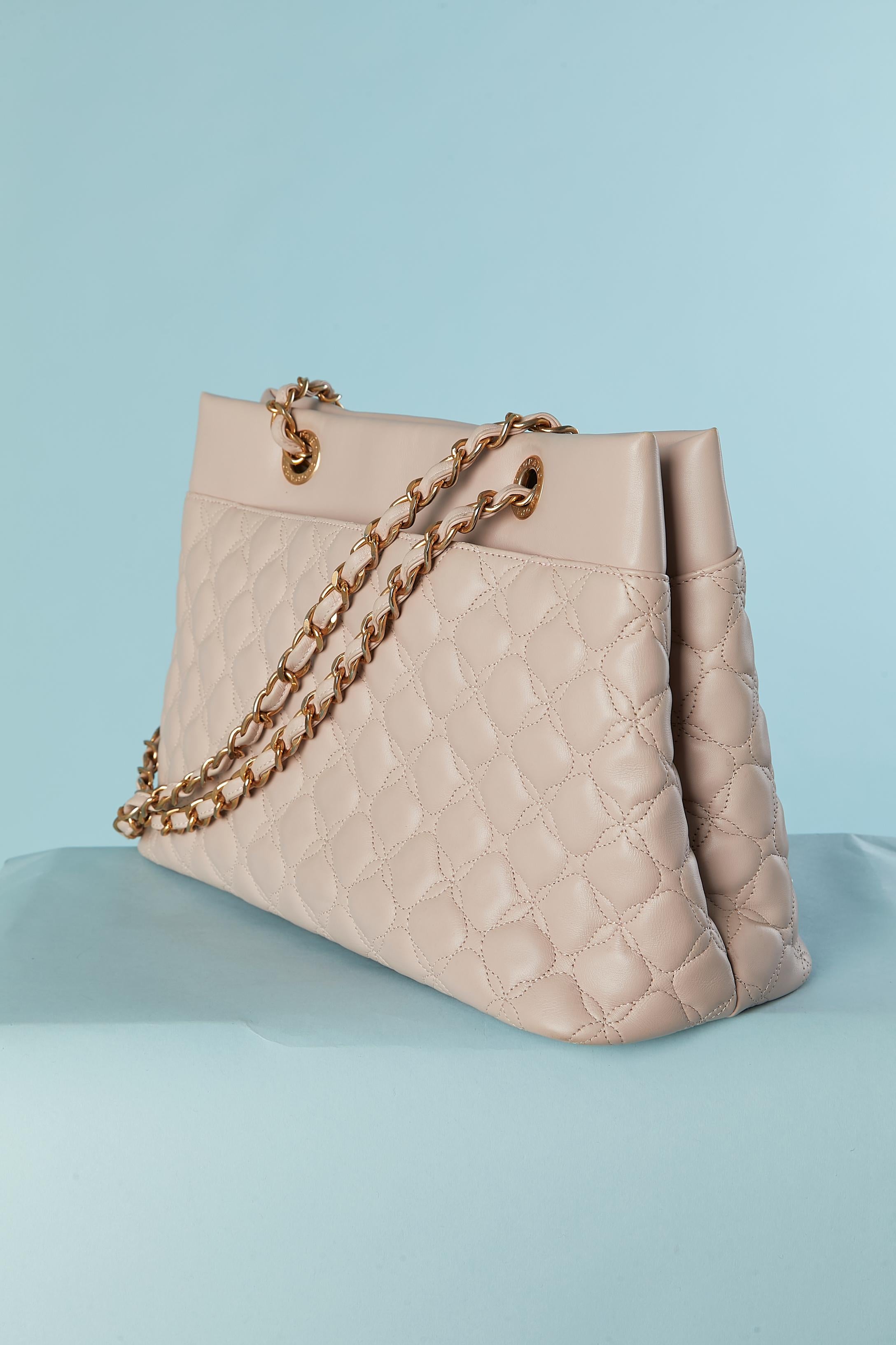 Pale pink top-stitched and quilted leather bag with top handle in chain CHOPARD In Excellent Condition For Sale In Saint-Ouen-Sur-Seine, FR