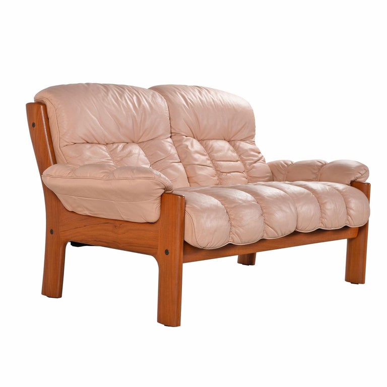 Stressless Ekornes Montana Solid Teak Loveseat Sofa in Pale Rose