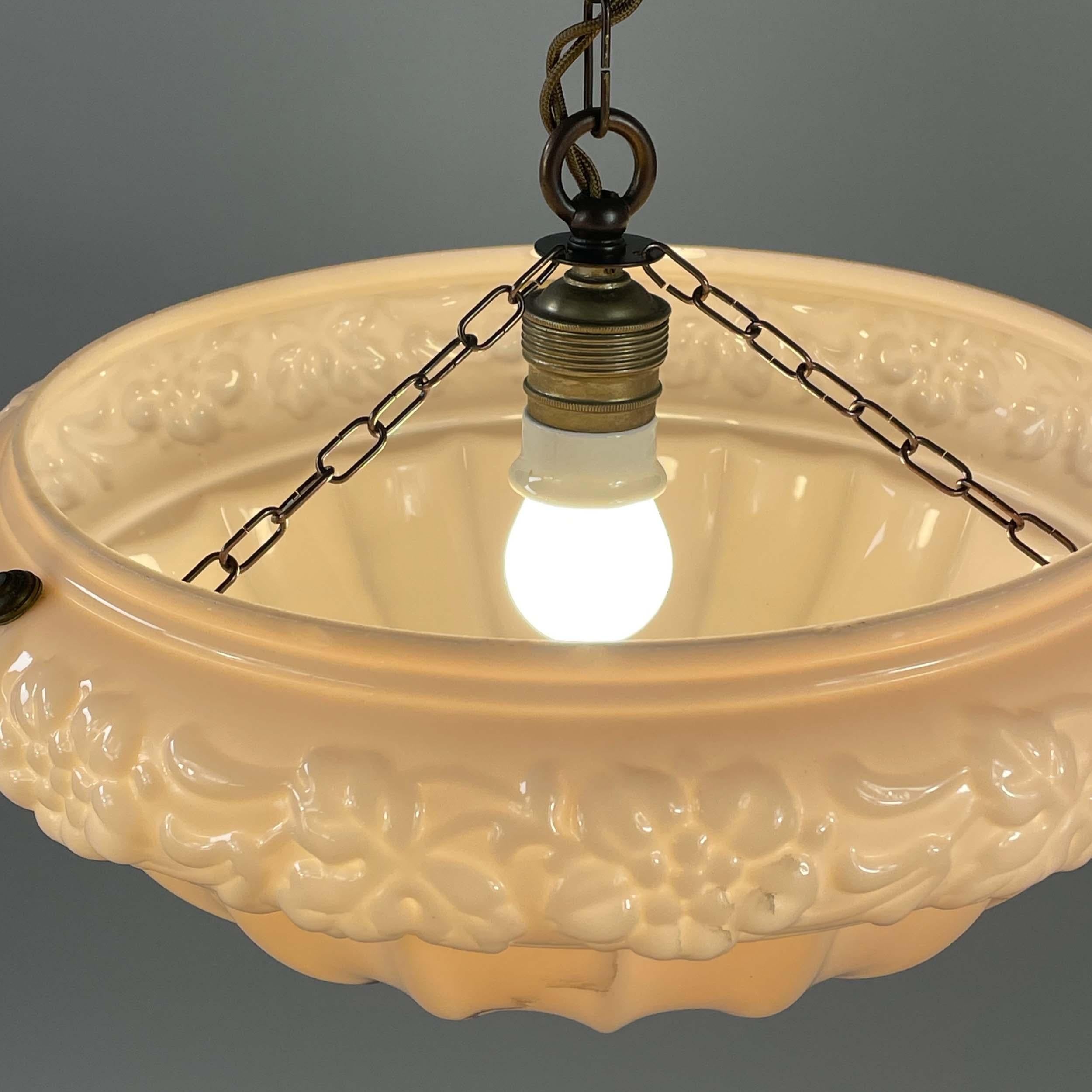 Colgante de vidrio jaspeado rosa pálido, Suecia Años 20 a 30 Vidrio en venta