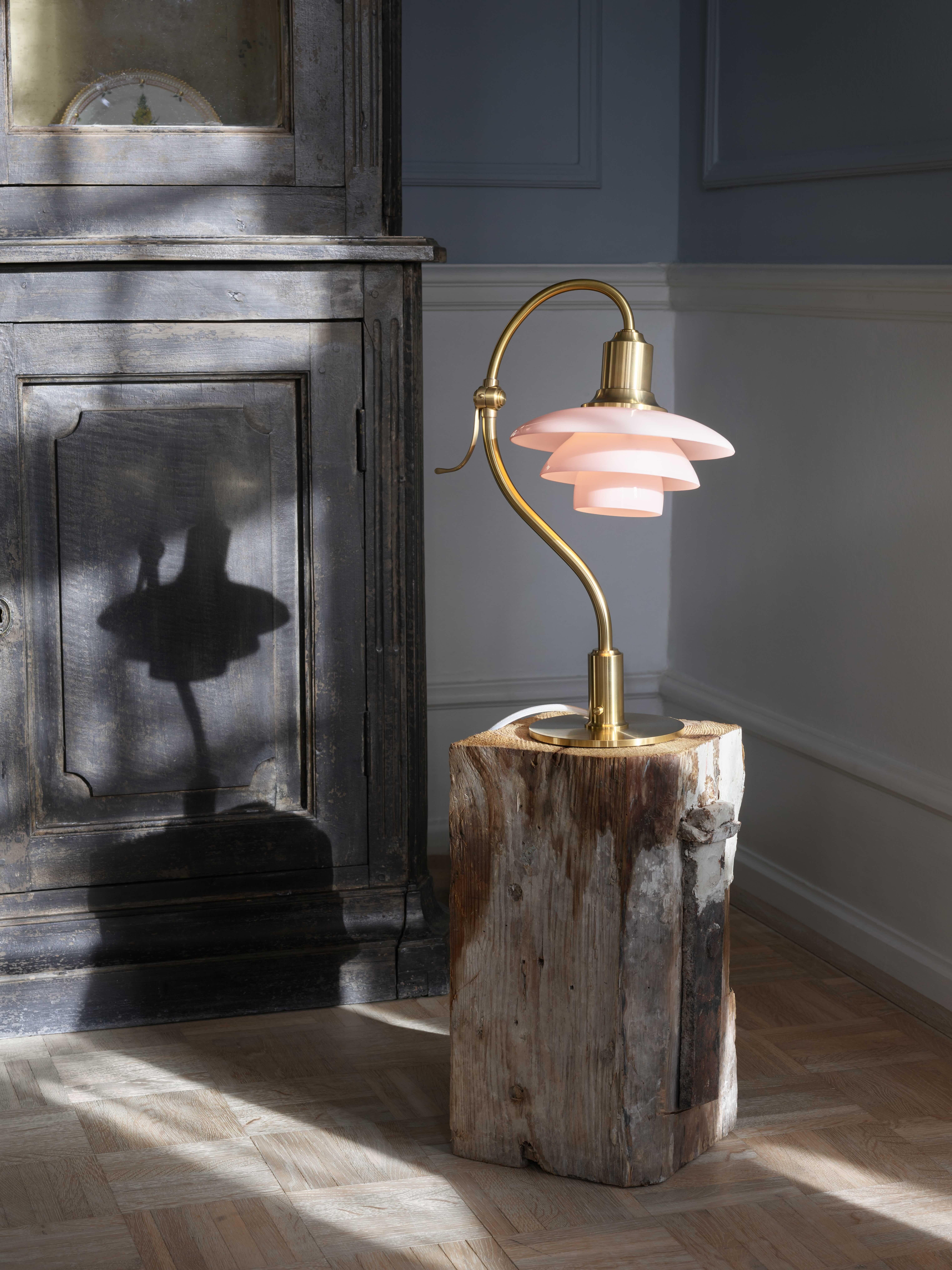 Scandinave moderne Lampe de bureau en verre 'PH 2/2 Question Mark' rose pâle pour Louis Poulsen en vente