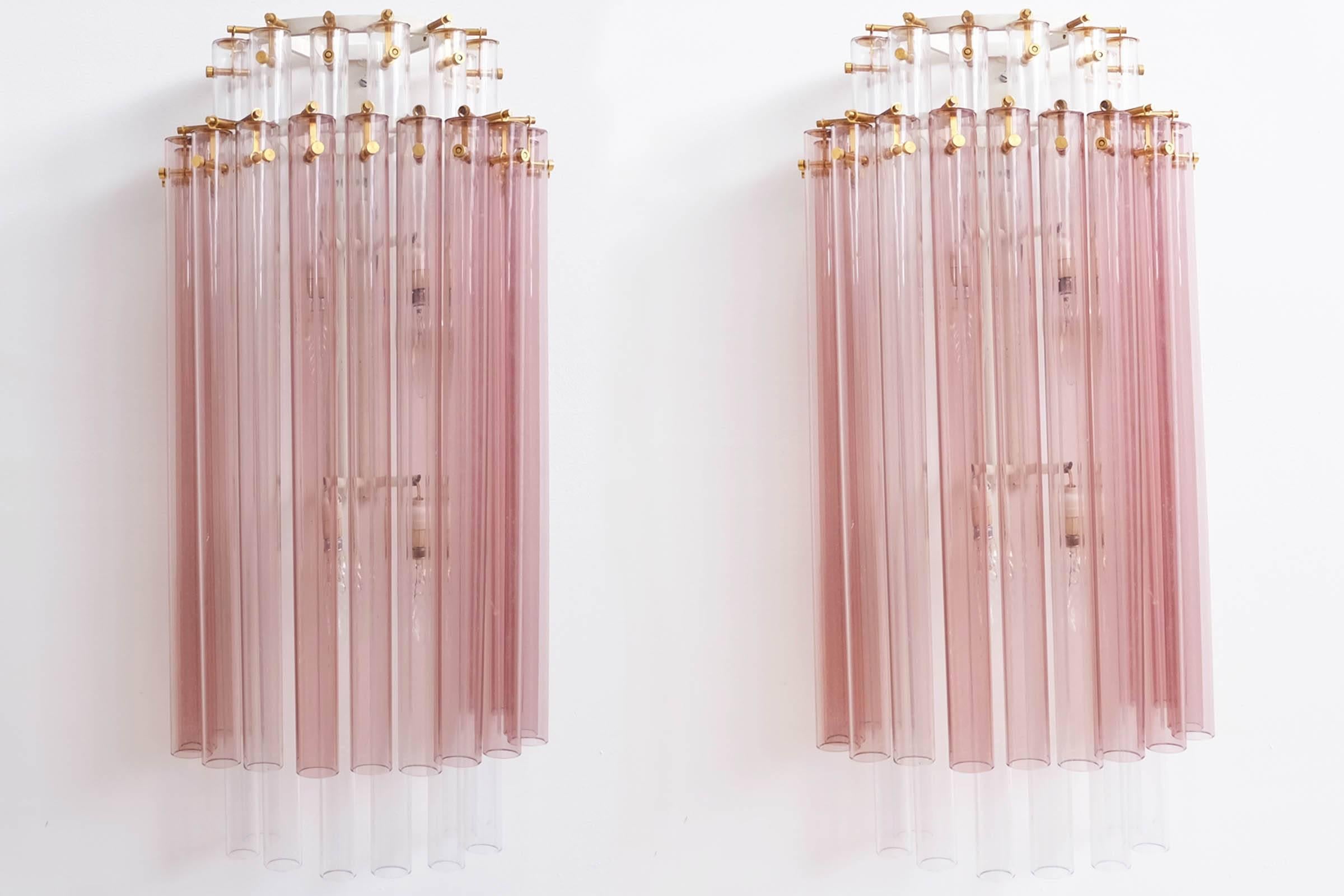 Super elegant color and beautiful dimension, take note at the brass details on the tube's top.
   