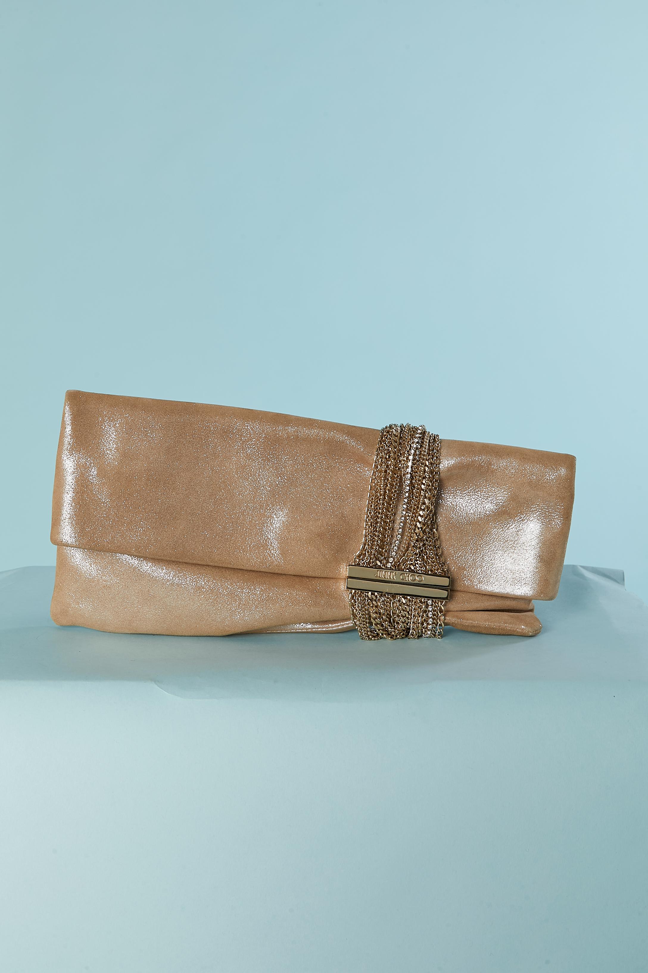Pale shinny gold clutch with gold metal chain and rhinestone Jimmy Choo In Excellent Condition For Sale In Saint-Ouen-Sur-Seine, FR