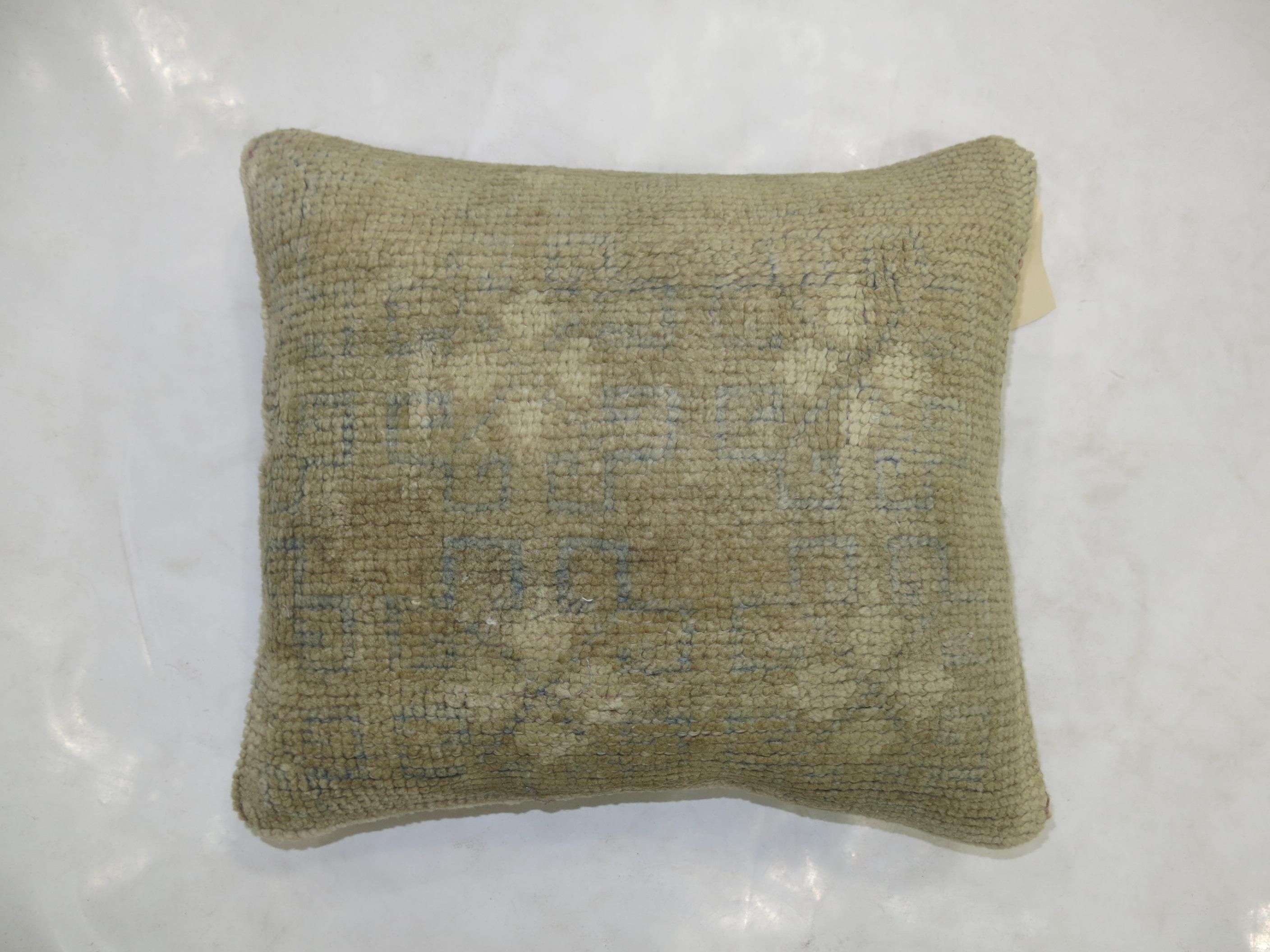 Pale Turkish Oushak Small Rug Pillow In Good Condition For Sale In New York, NY