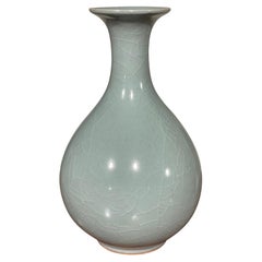 Vase de forme classique à fond arrondi en turquoise pâle, Chine, contemporain