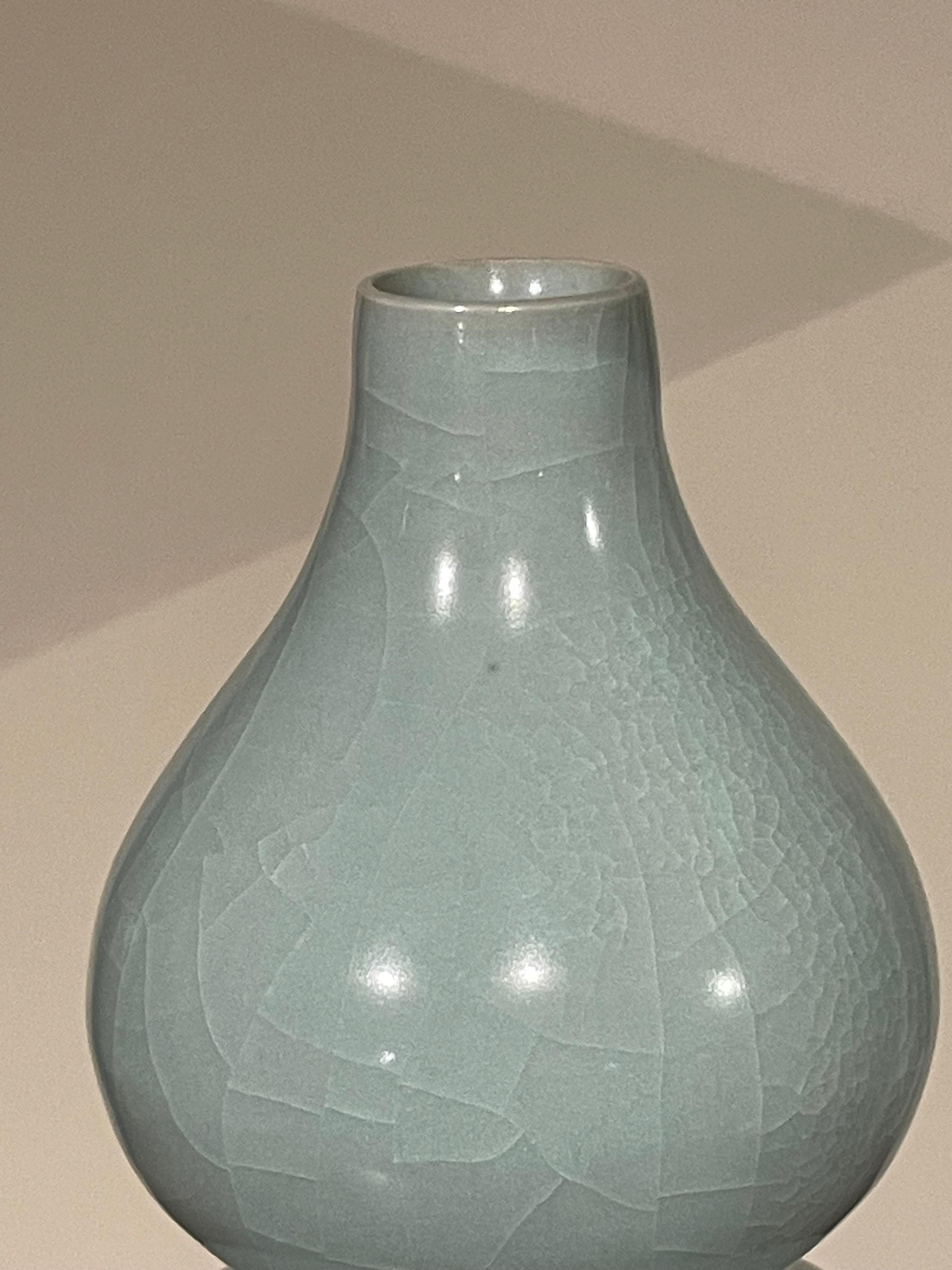 Chinois Collection Pale Turquoise Vases, Chine, Contemporaine en vente