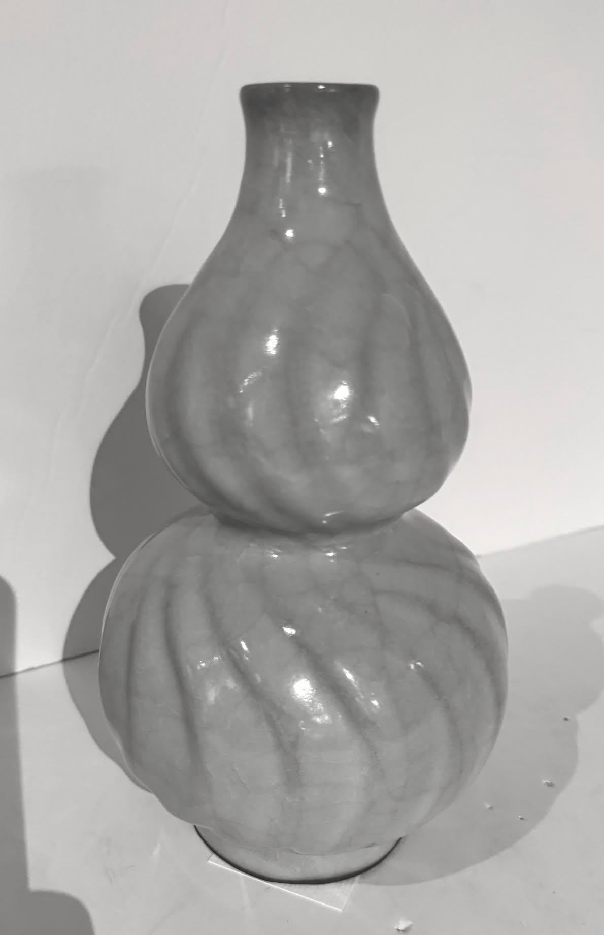 Cinese Vaso a forma di zucca in contrasto con il turchese pallido, Cina, Contemporaneo in vendita
