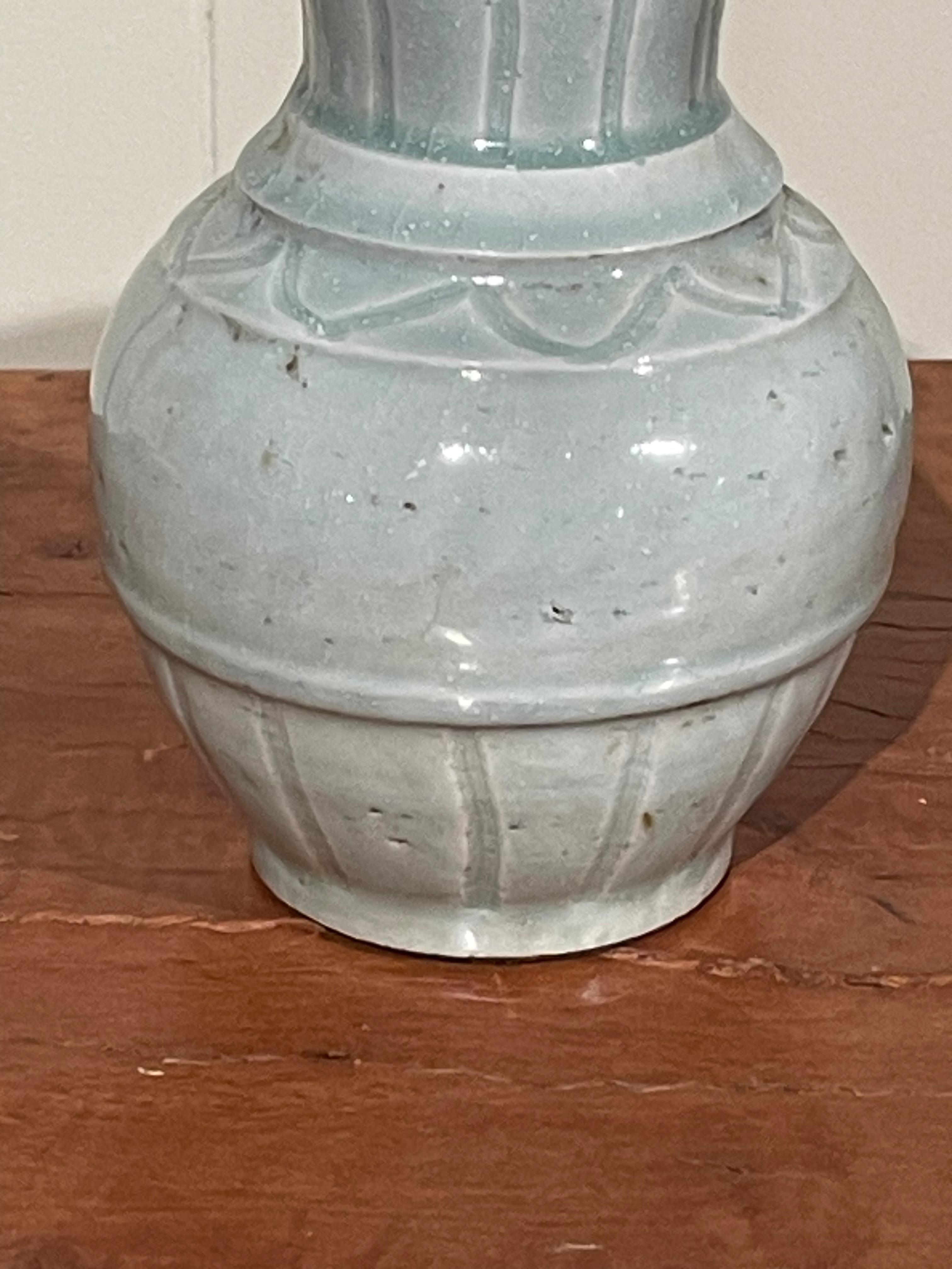 Vase à design décoratif en turquoise pâle, Chine, contemporain Neuf - En vente à New York, NY