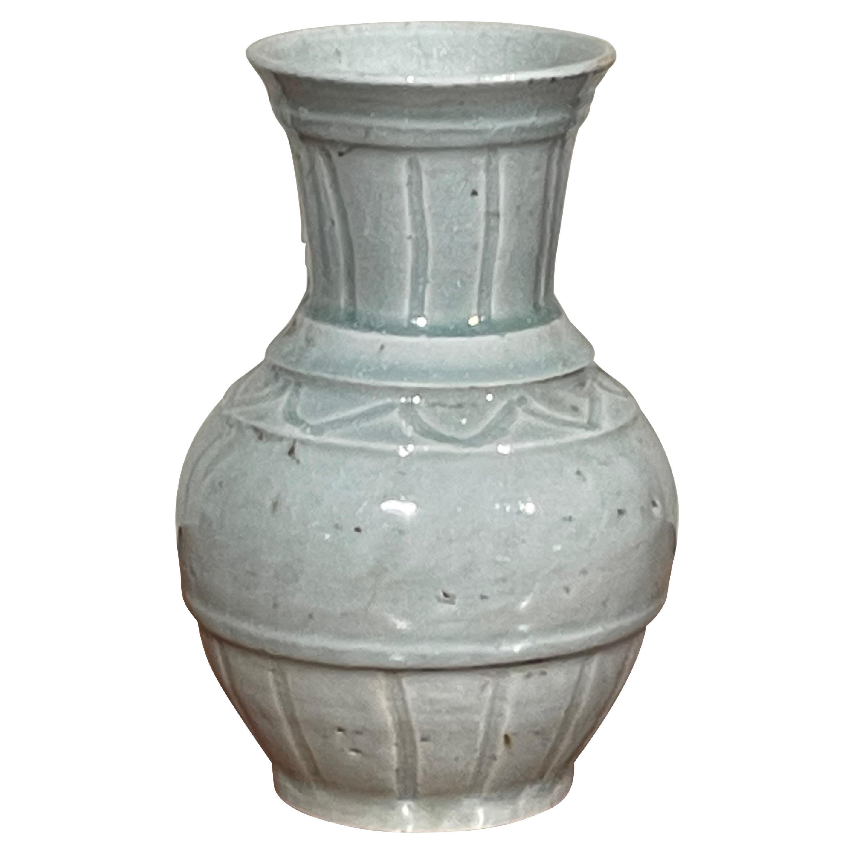 Vase à design décoratif en turquoise pâle, Chine, contemporain