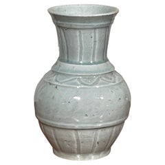 Vase à design décoratif en turquoise pâle, Chine, contemporain