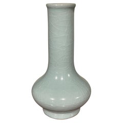 Blass-türkisfarbene Trichterhals-Design-Vase, China, Contemporary