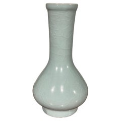 Vase à col d'entonnoir en turquoise pâle, Chine, contemporain