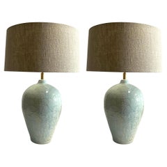 Coppia di lampade a motivi turchesi con paralumi, Cina, contemporaneo
