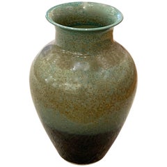 Porzellanvase mit blassbrauner türkisfarbener Speckle-Glasur, China, zeitgenössisch