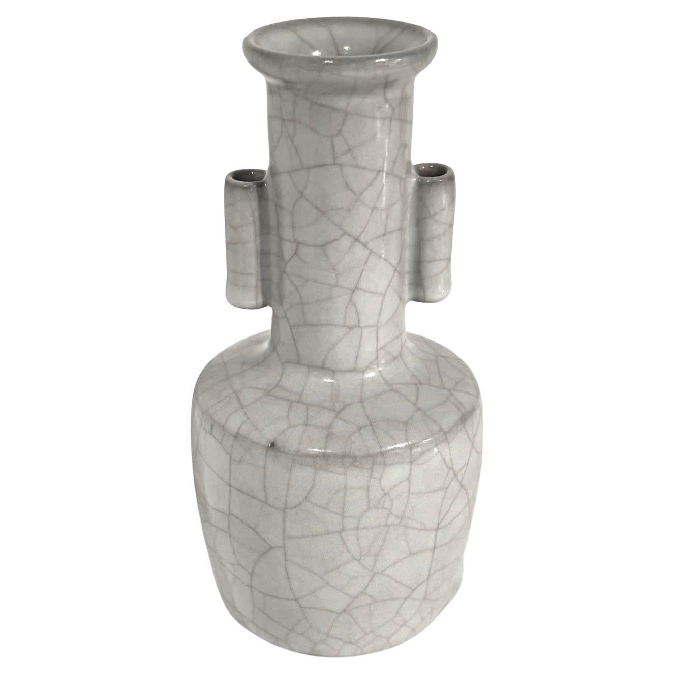 Vaso tubolare con manico in turchese pallido e crepe a contrasto, Cina, Contemporaneo