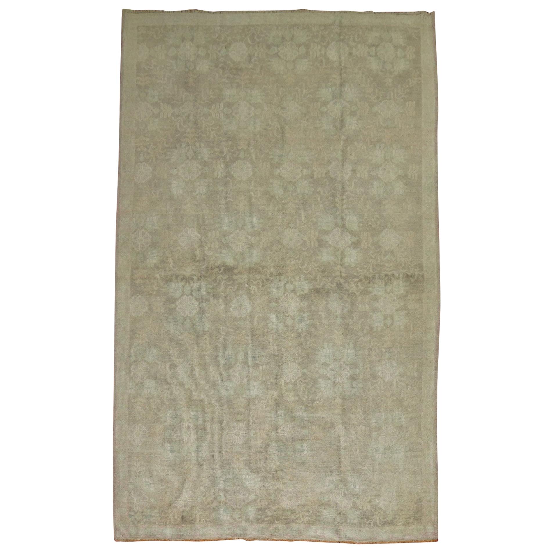 Blasser türkischer Konya-Teppich im Vintage-Stil