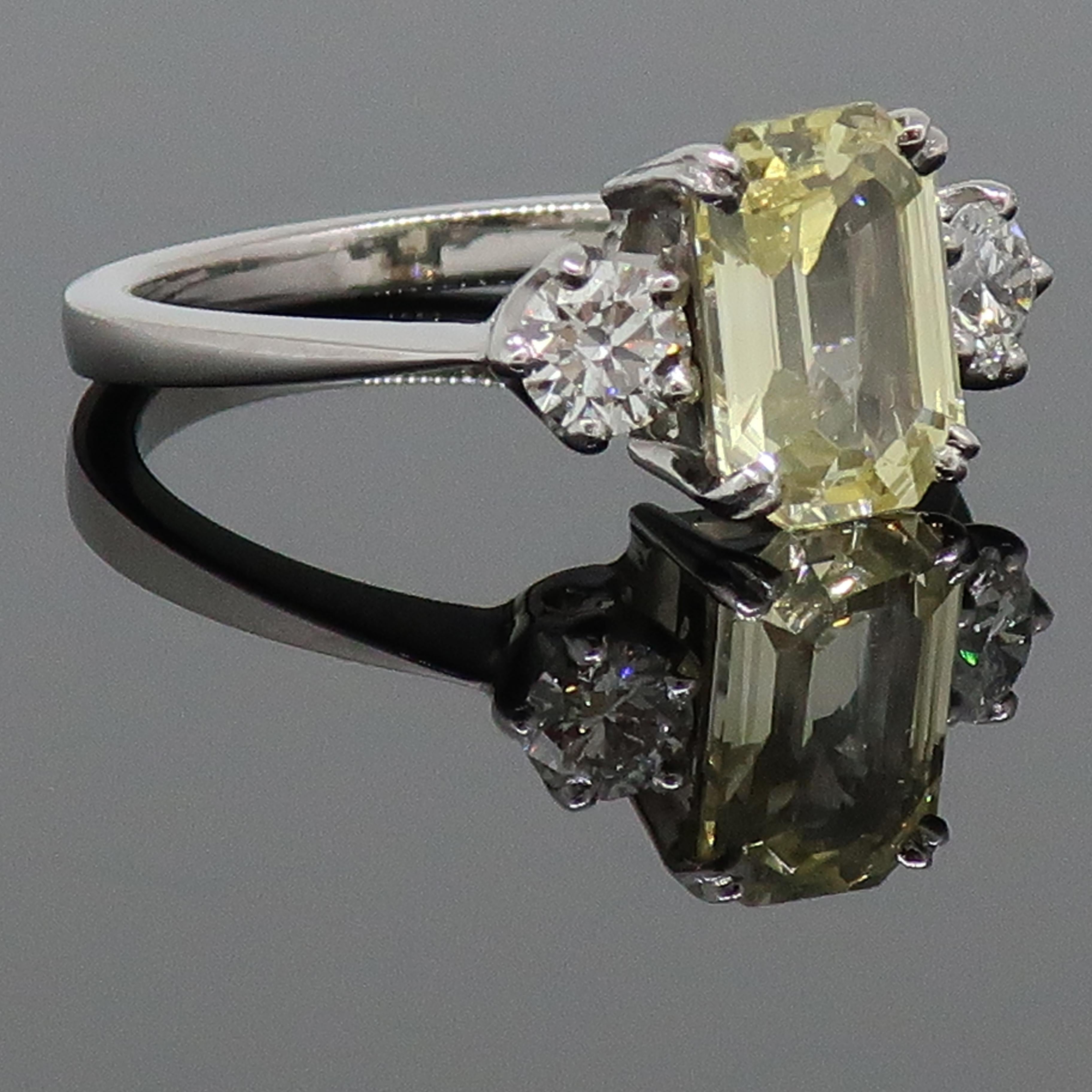 Edwardian Pale Yellow Sapphire and Diamond Three-Stone Ring 18 Karat White Gold For Sale