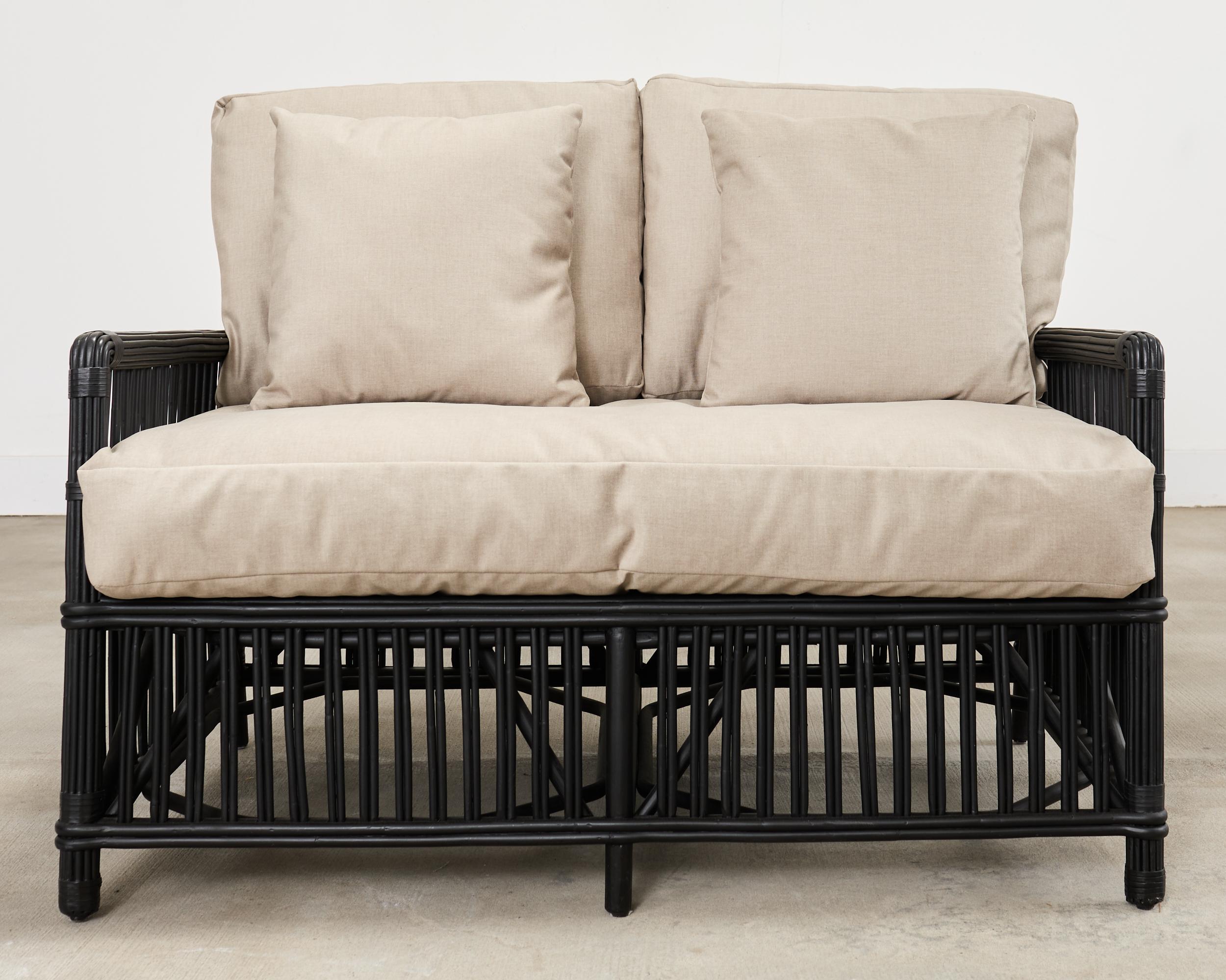 Palecek Art Deco Stil Rattan Bleistift Reed Settee (Art déco) im Angebot