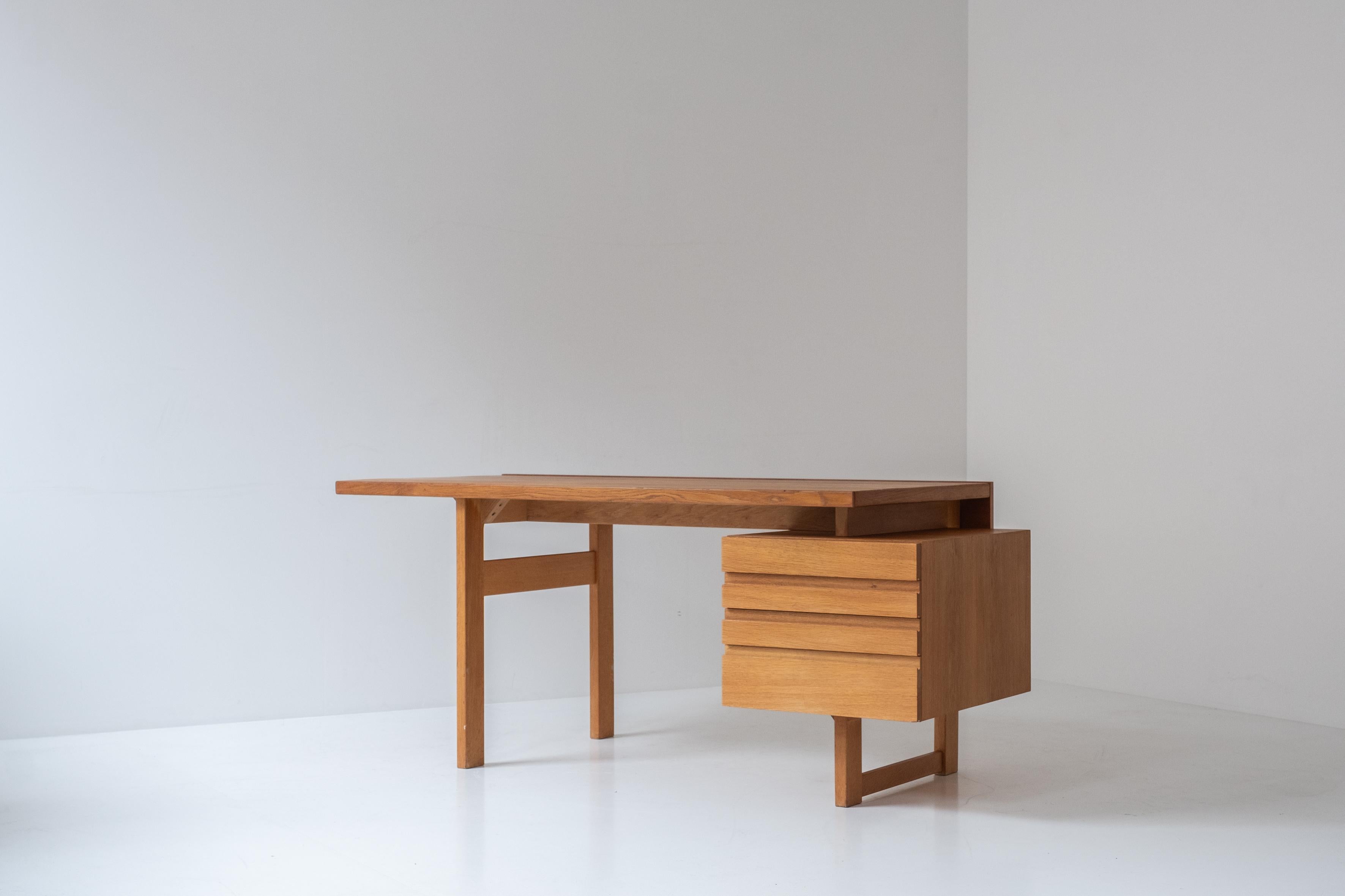 Scandinavian Modern ‘Paletti’ desk by Olavi Hanninen for Mikko Nupponen, Finland 1960’s. 