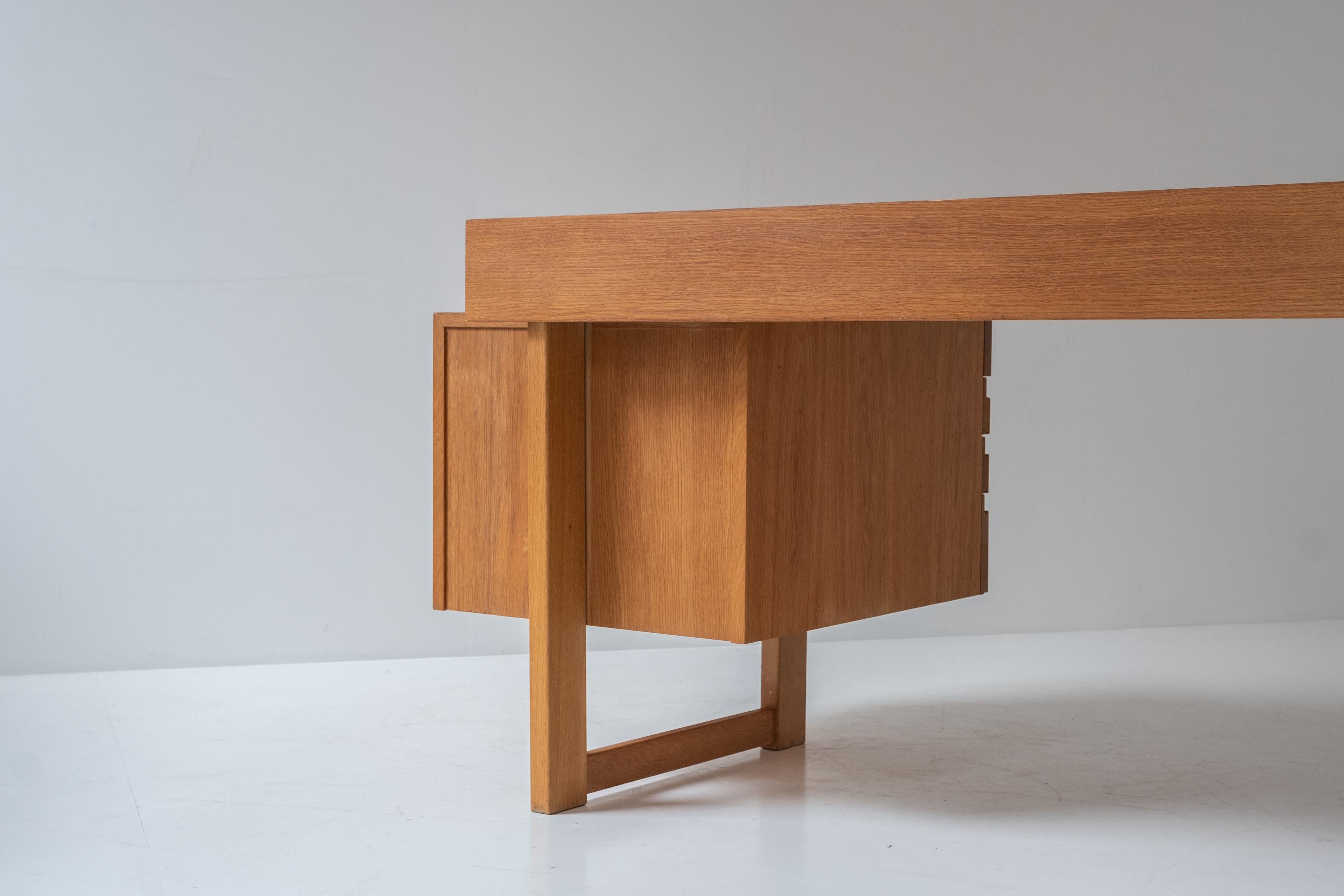 Oak ‘Paletti’ desk by Olavi Hanninen for Mikko Nupponen, Finland 1960’s. 