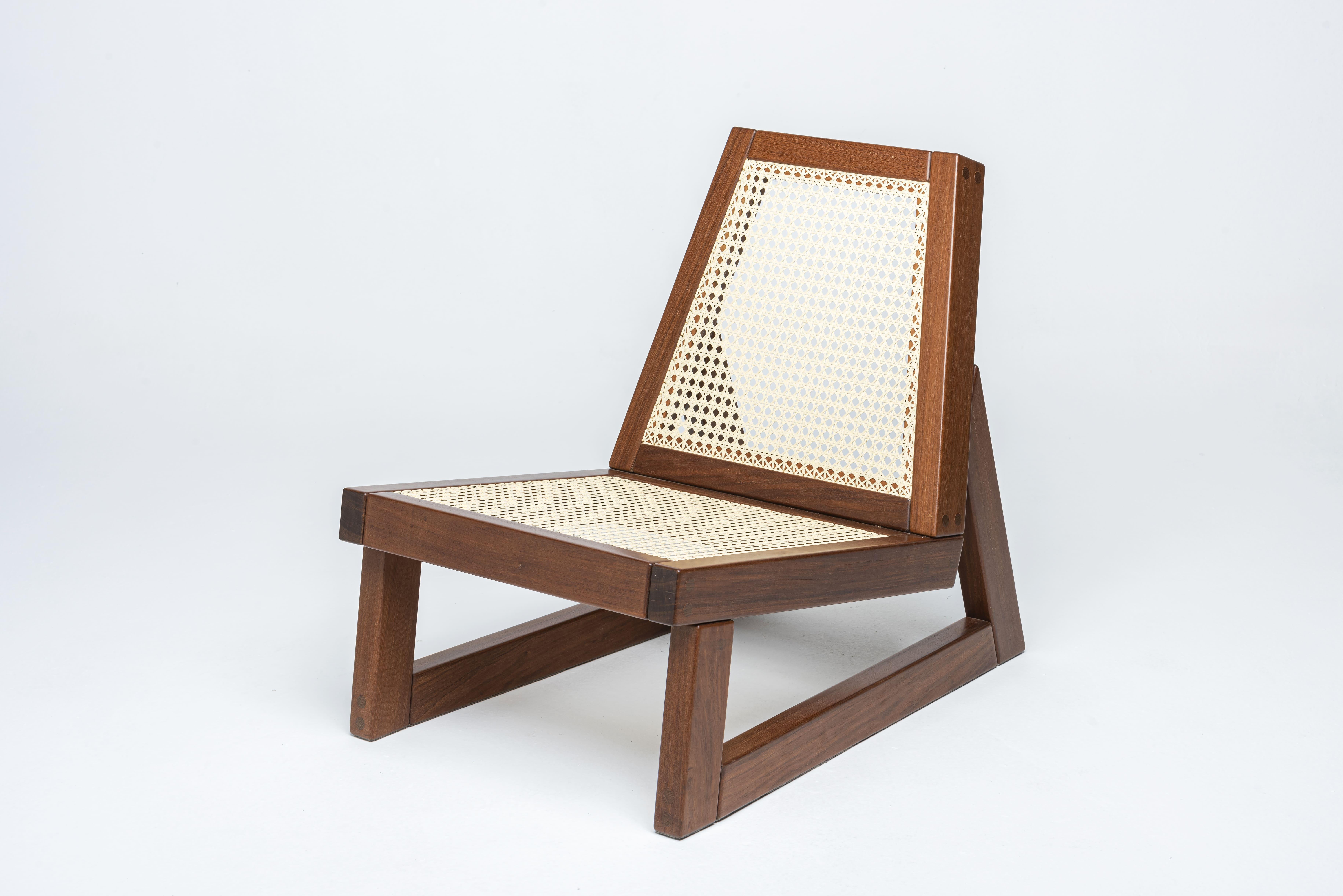 The Palhinha Armchair features a simple and elegant design, skillfully crafted from high-quality wood and intricate cane weaves. The natural materials lend the chair a timeless charm, seamlessly blending rustic warmth with refined elegance. The