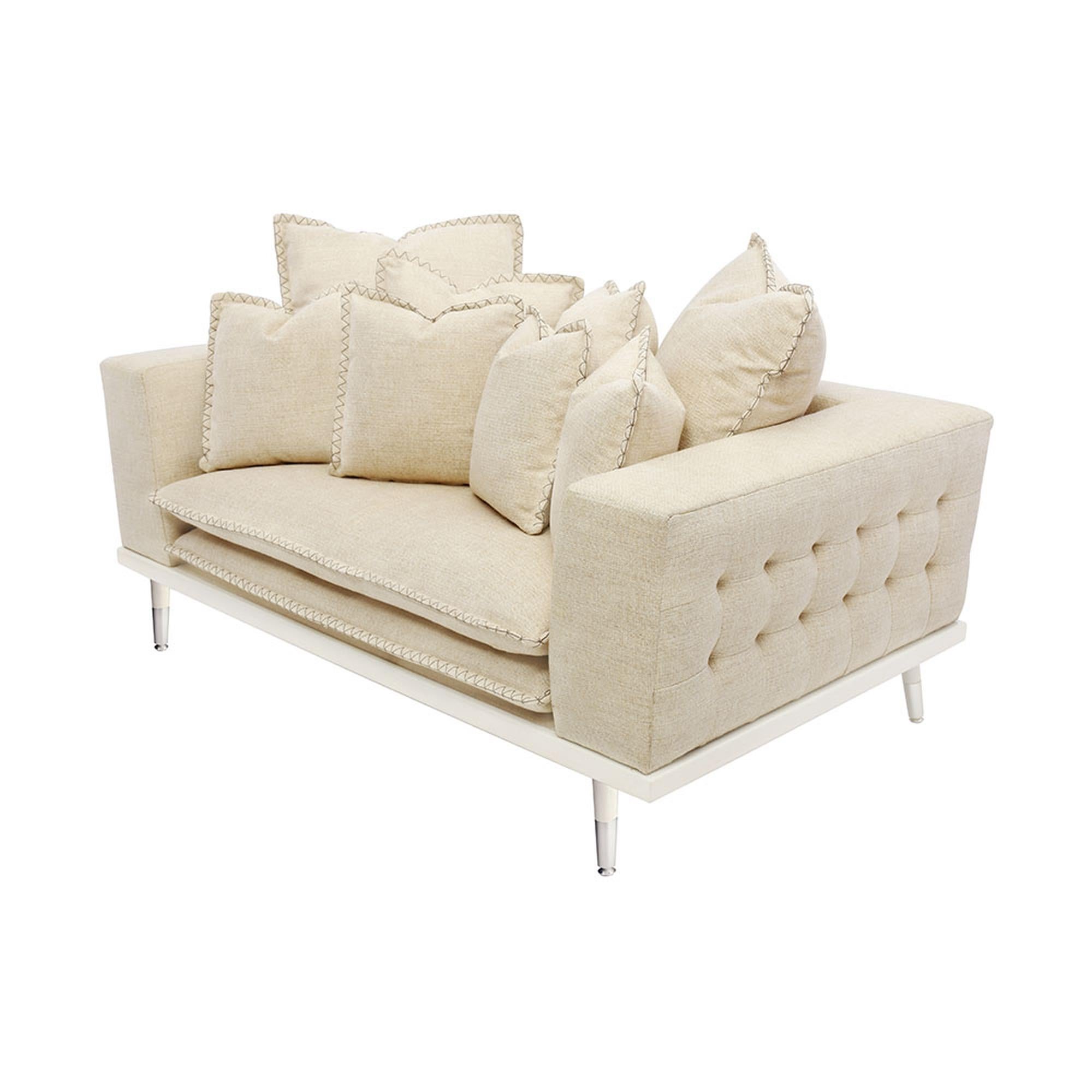 The Palisades loveseat is the perfect combination of relaxed coastal living and sophisticated design. With a wood frame composed of hand-lacquered natural nished wood, this arm chair boasts clean lines, ease, coastal style, and comfort at the heart