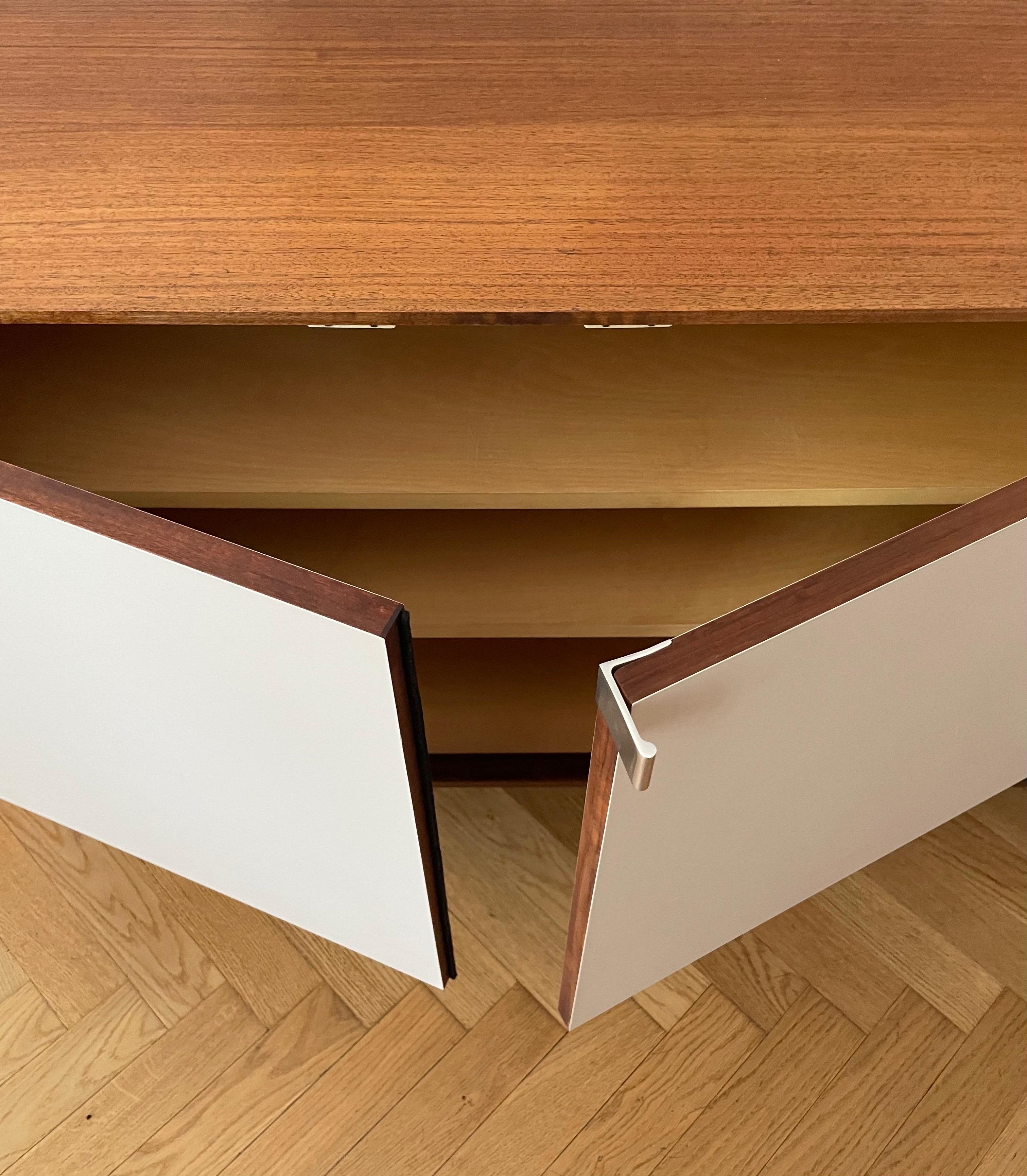 Palisander-Sideboard 114 von Florance Knoll, 1940er Jahre (Moderne der Mitte des Jahrhunderts) im Angebot