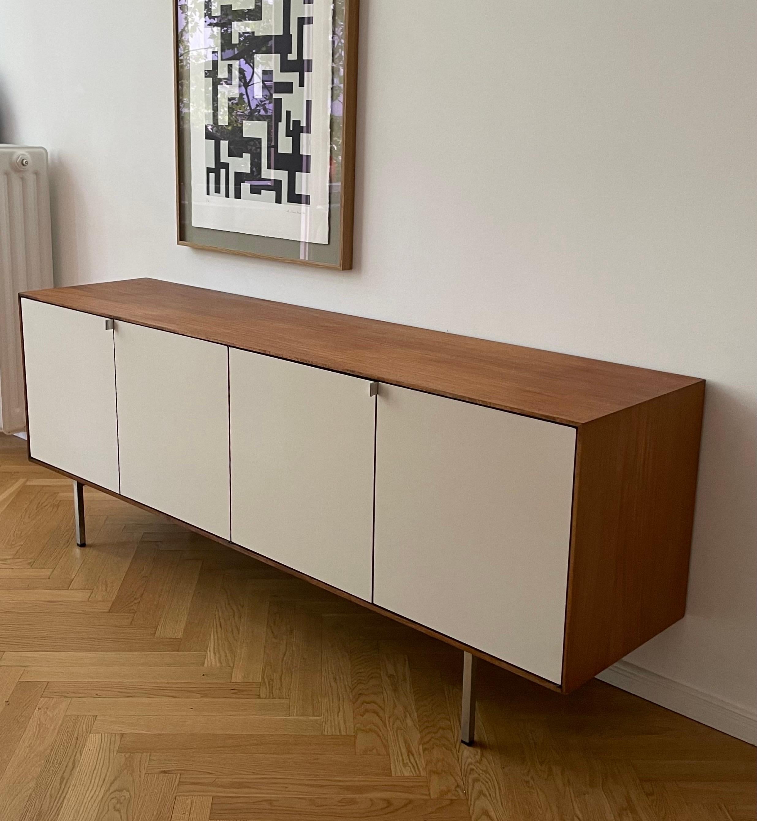 Palisander-Sideboard 114 von Florance Knoll, 1940er Jahre im Angebot 1