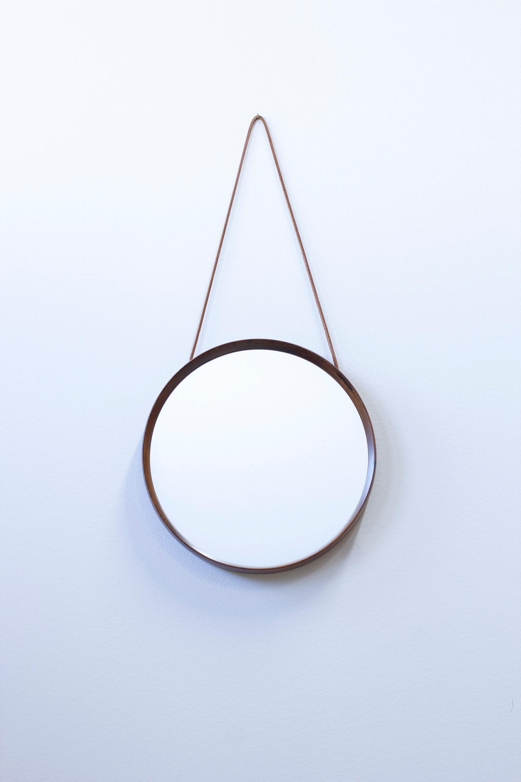 Wall mirror model 415 designed by Uno & Östen Kristiansson. Produced by Luxus in Sweden during the 1950s. rare small version. Made from solid rosewood and leather. Very good vintage condition with light age related wear and patina.

 

Come with