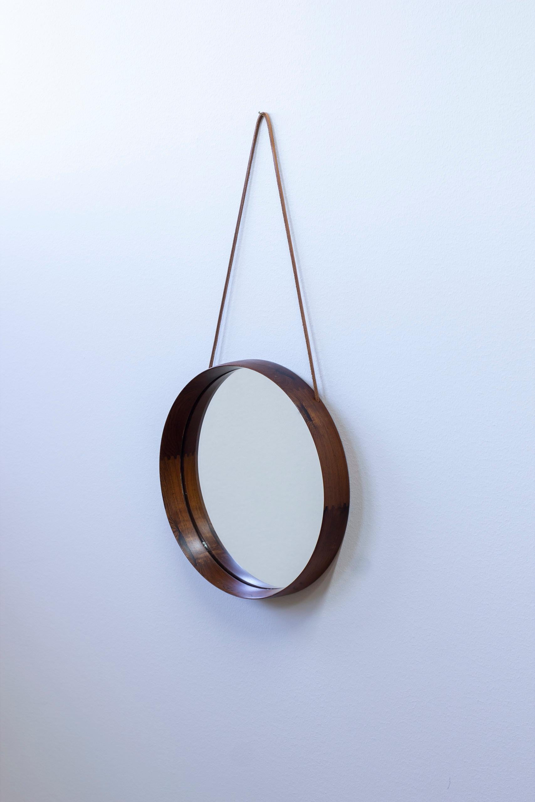 Mid-20th Century Palisander wall mirror 415 by Uno & Östen Kristiansson for Luxus, Sweden For Sale