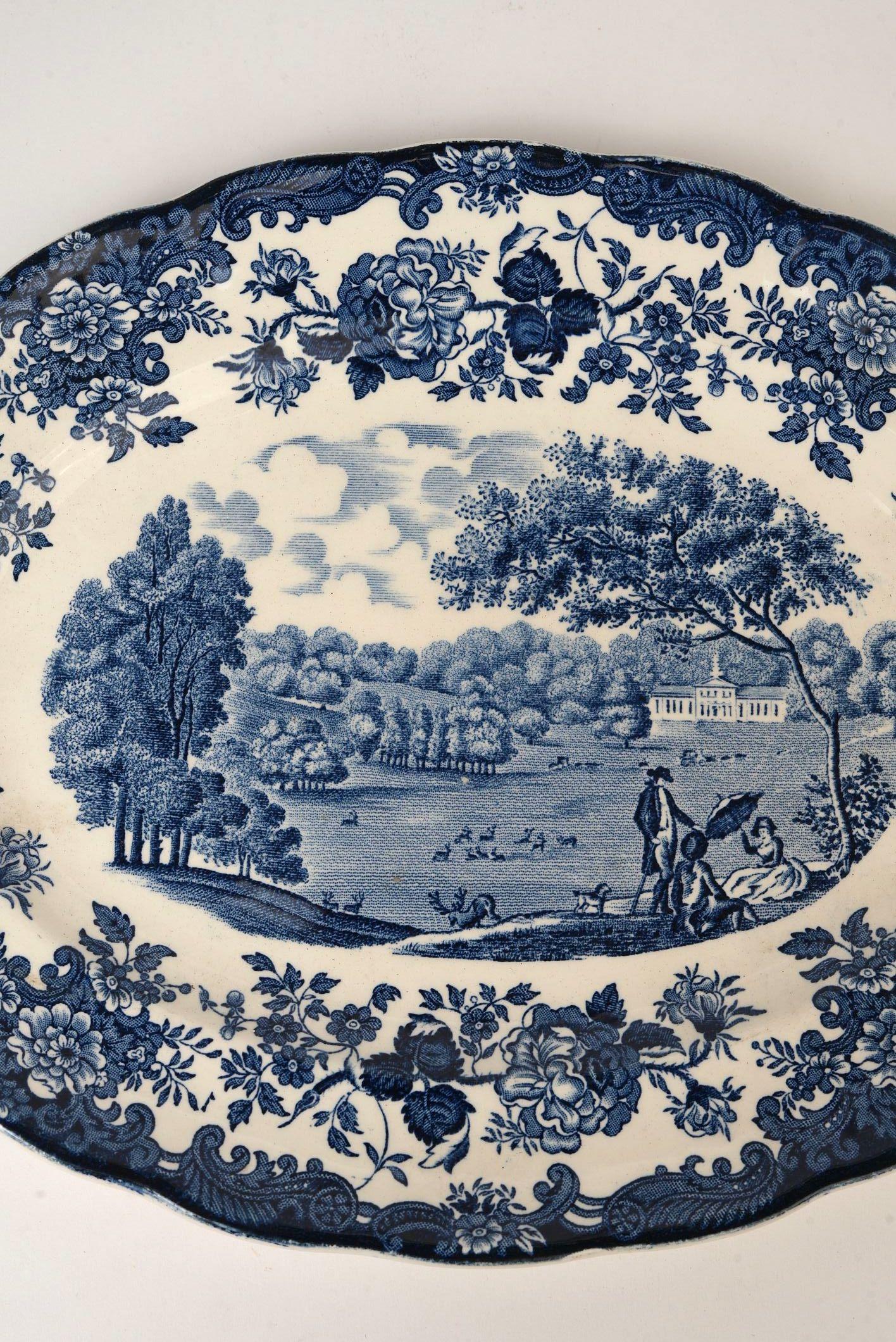 Plat ovale bleu et blanc 