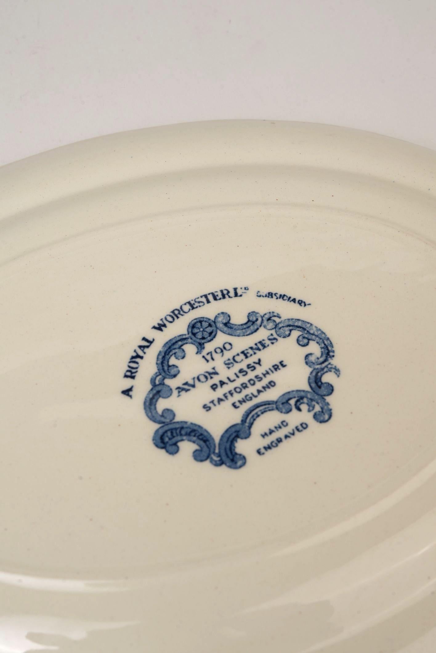 20ième siècle Plat ovale bleu et blanc 