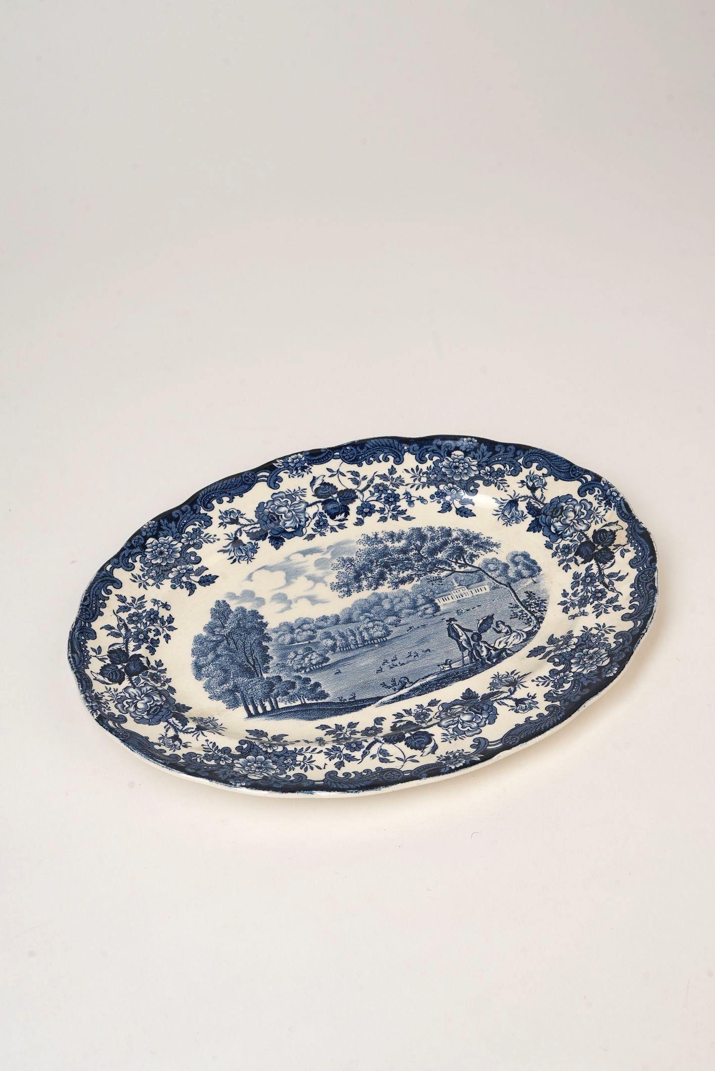 Plat ovale bleu et blanc 