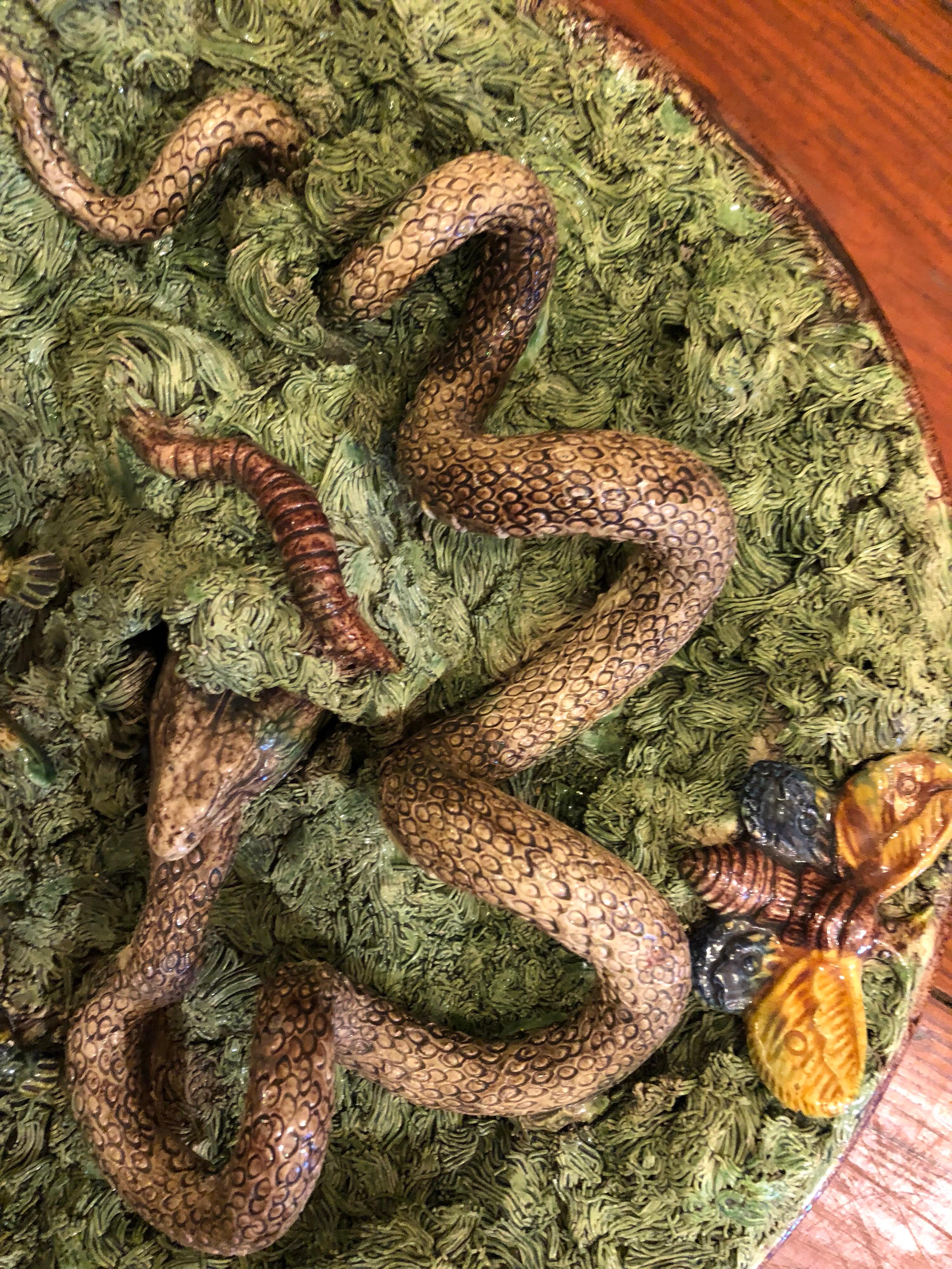 Palissy Style Plate with Snake Eating His Own Tail In Good Condition For Sale In Natchez, MS