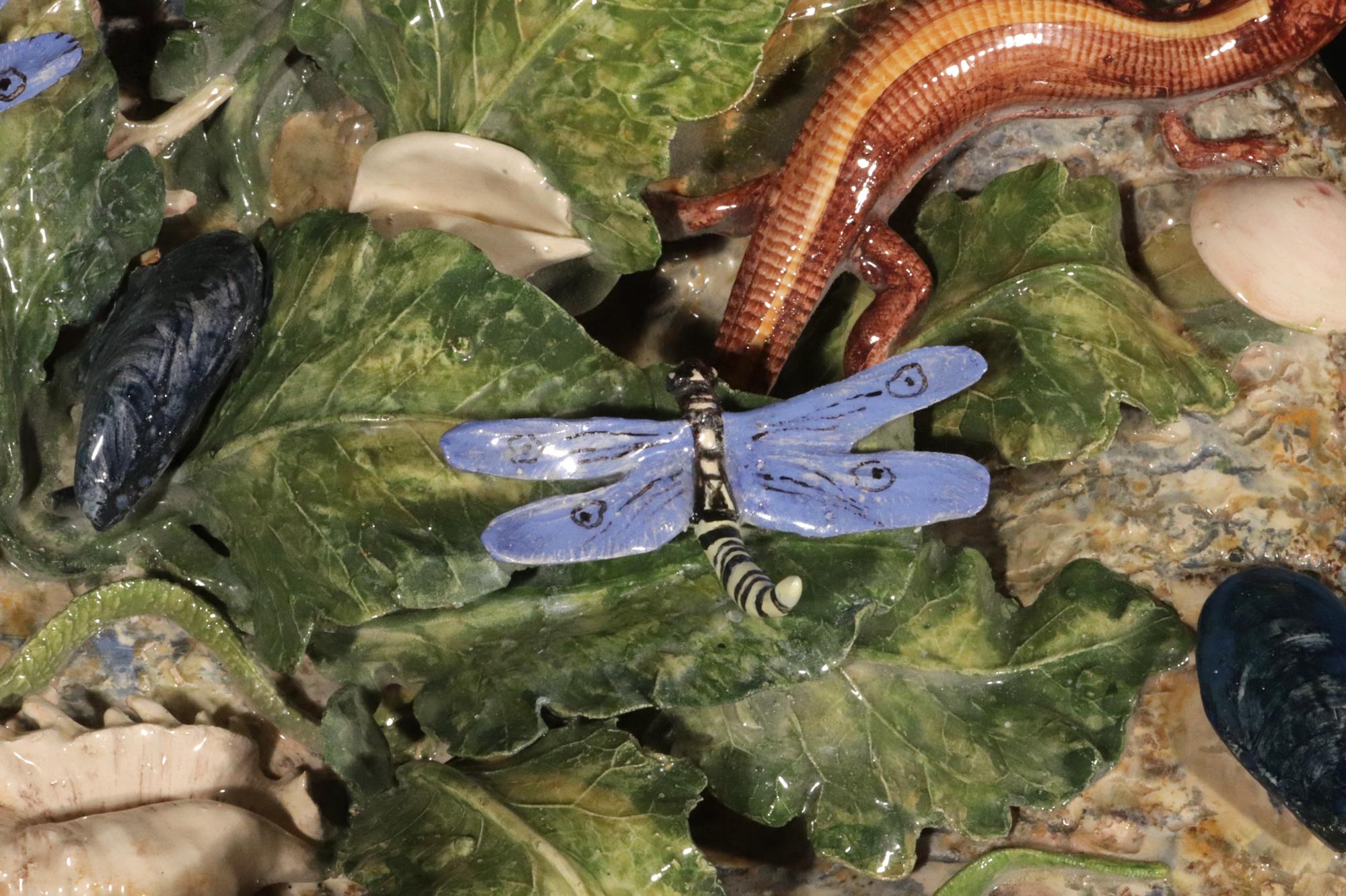 Caricatore Trompe L'Oeil in ceramica maiolica Palissy Ware di Christine Viennet in vendita 1